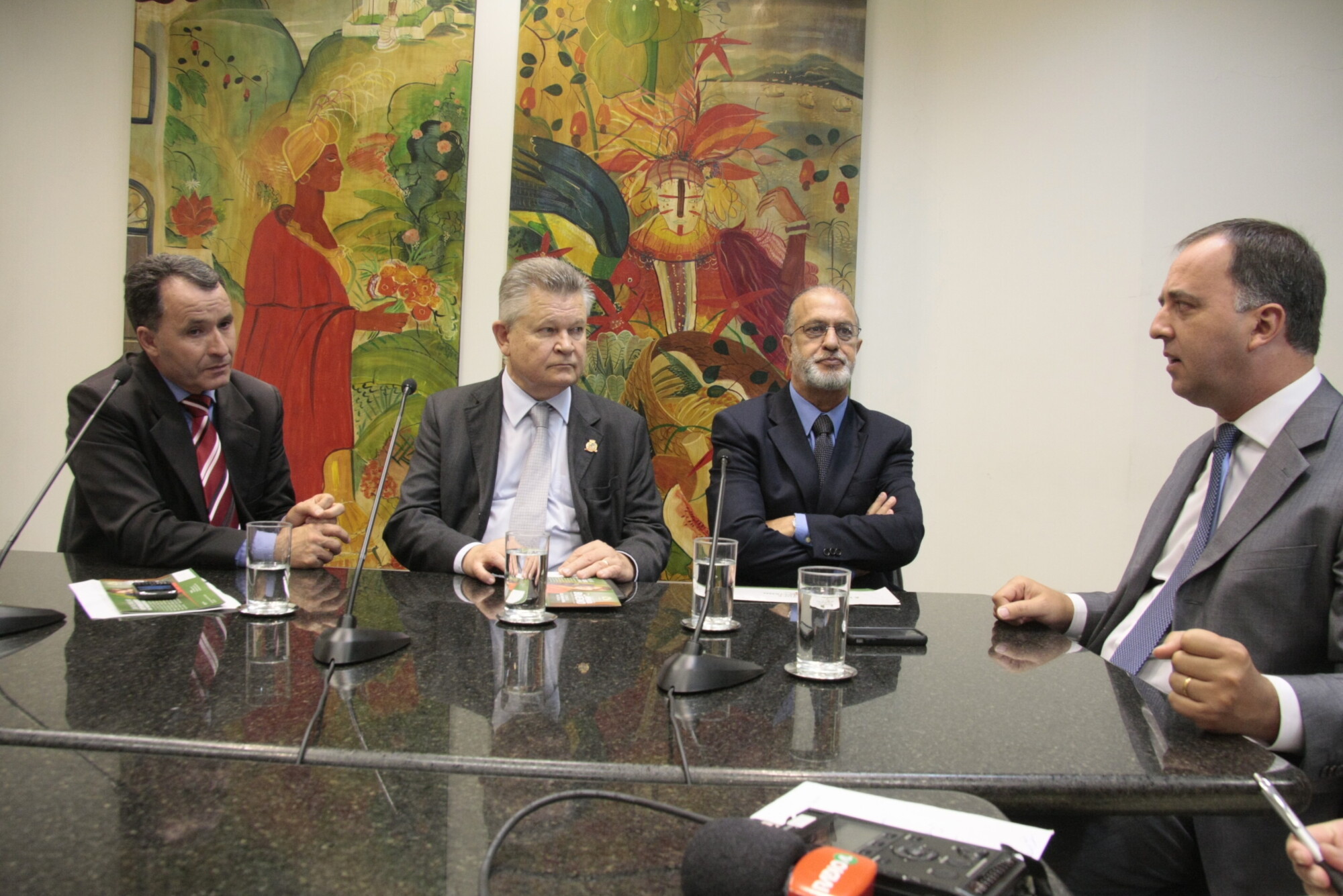 Prefeito de Joinville se reúne com parlamentares