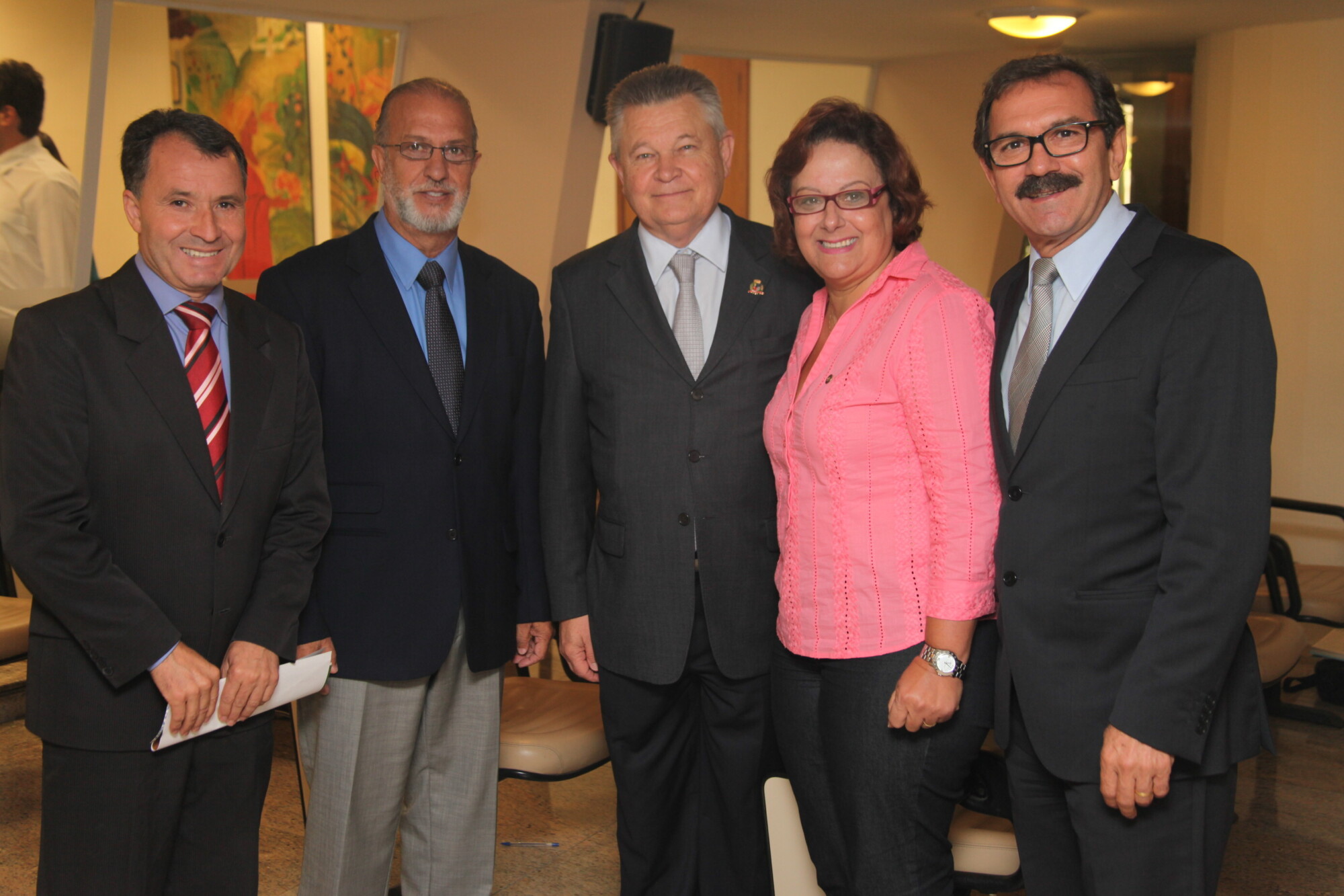 Deputados cumprimentam o prefeito de Joinville
