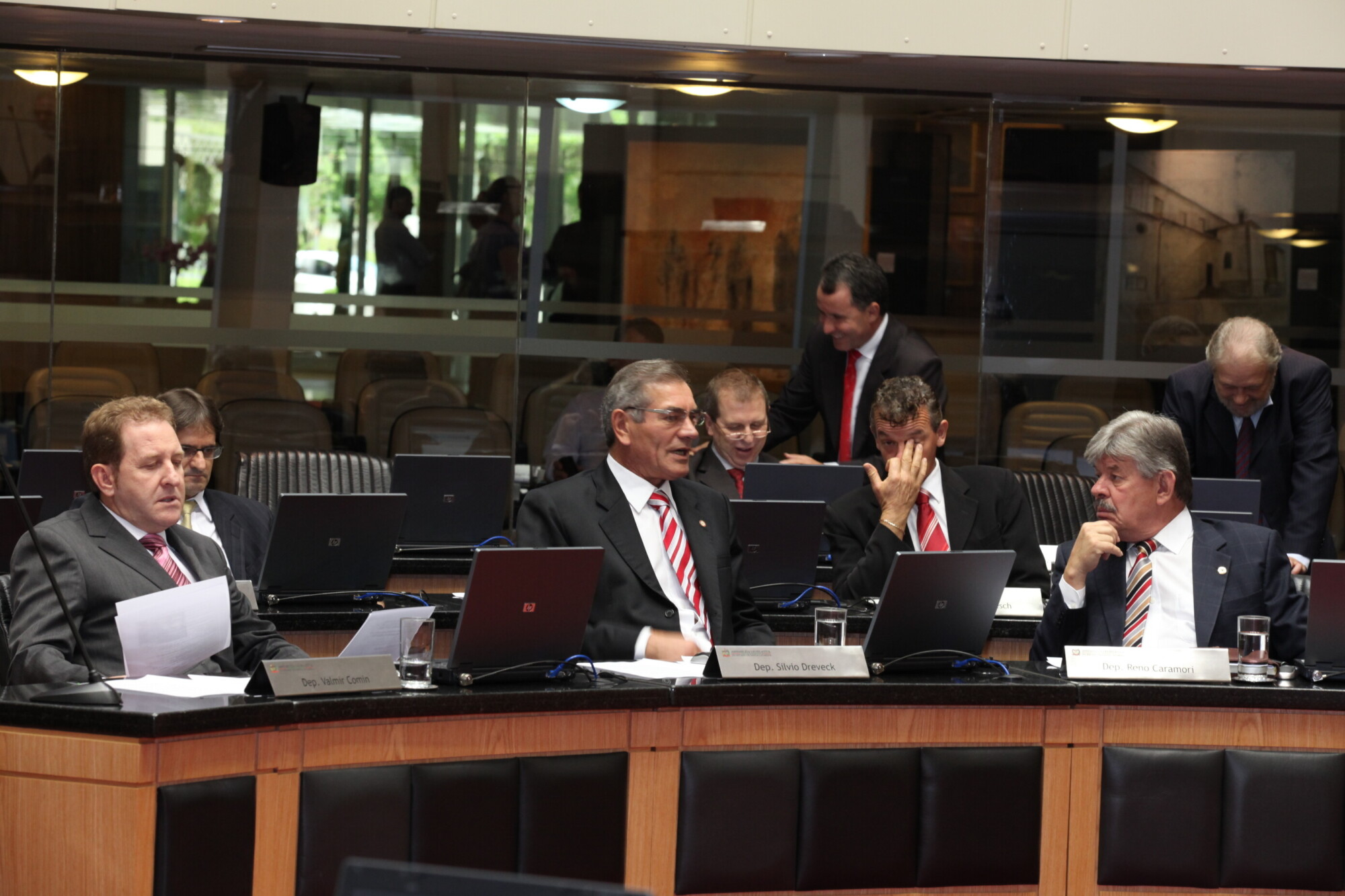 Deputados debatem decreto que obriga pagamento antecipado de ICMS