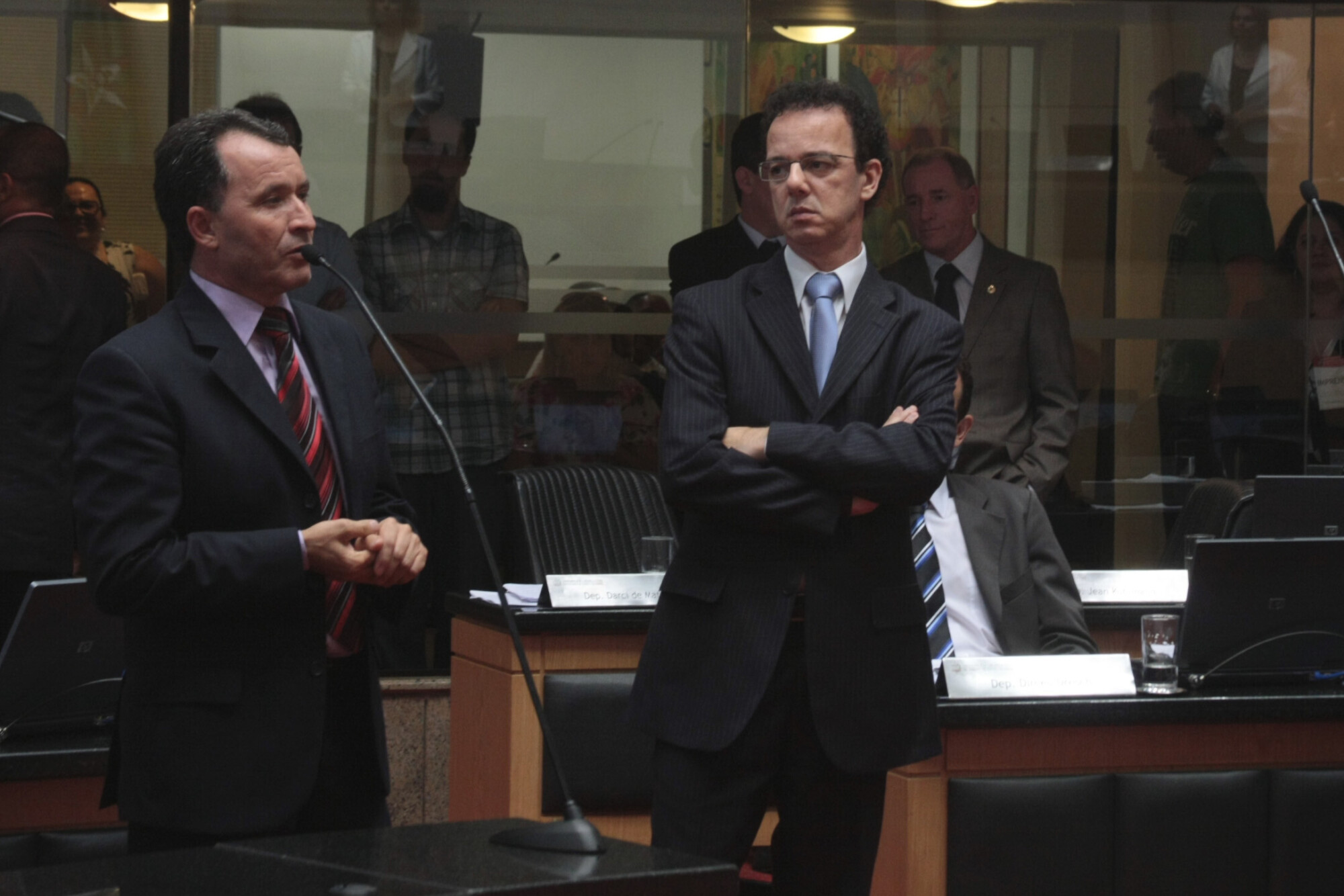 Projetos legislativos ampliam exigências em casas de shows e boates