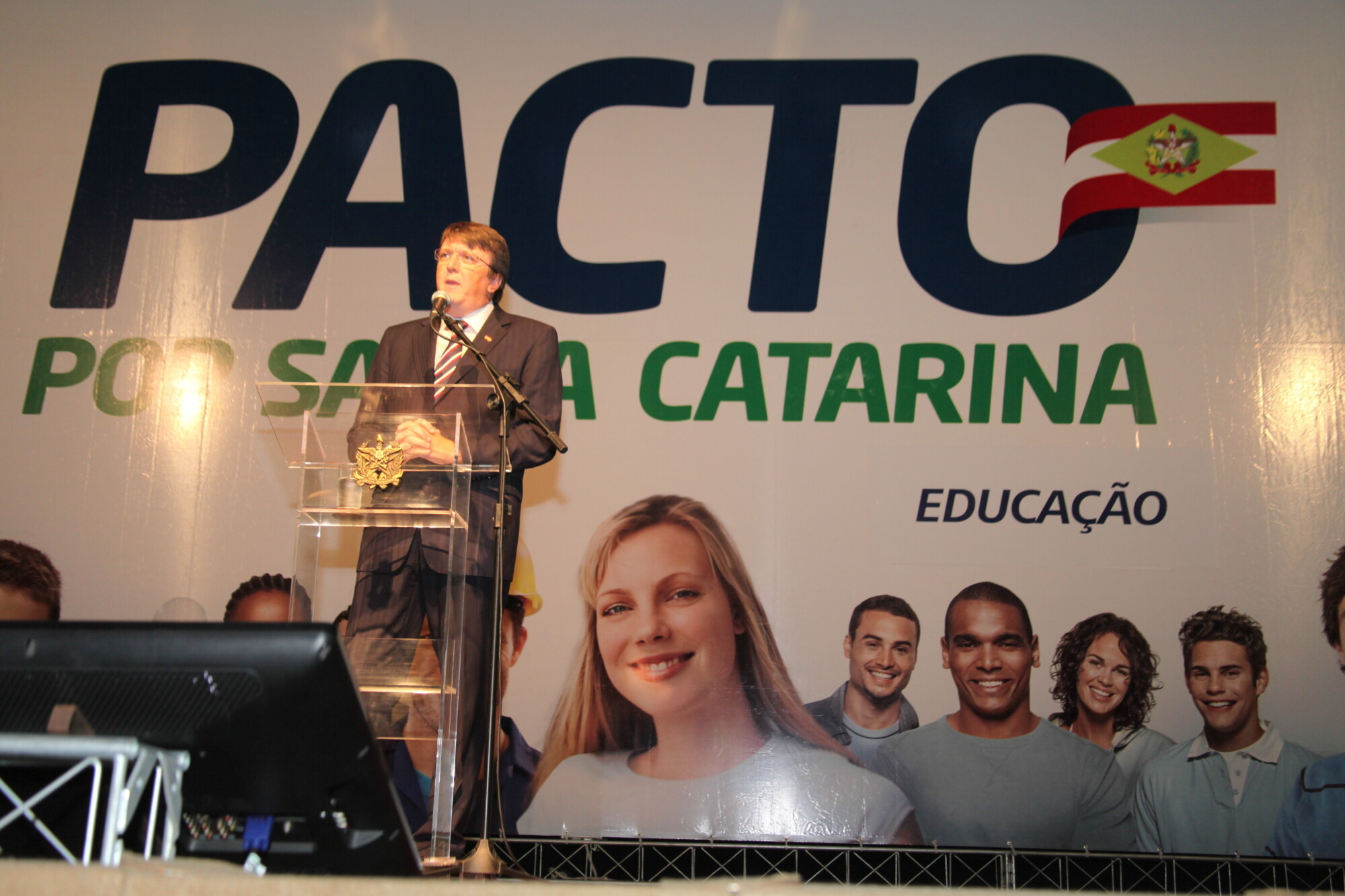 Programa prevê investimentos de R$ 500 milhões no ensino público
