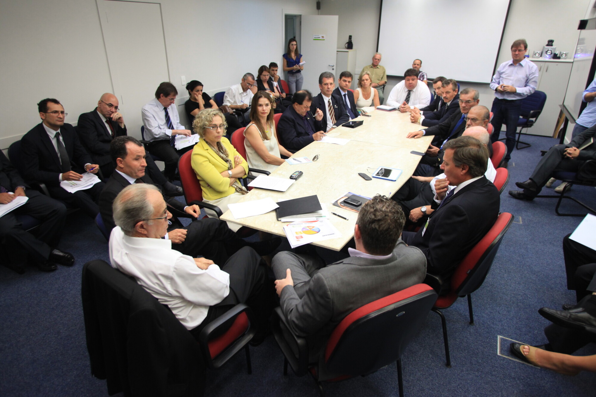 Reunião busca soluções para decreto do ICMS