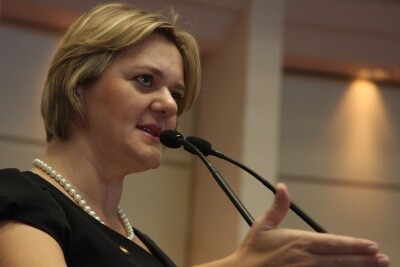 Luciane Carminatti destaca na tribuna da Alesc a expansão do ensino técnico em SC