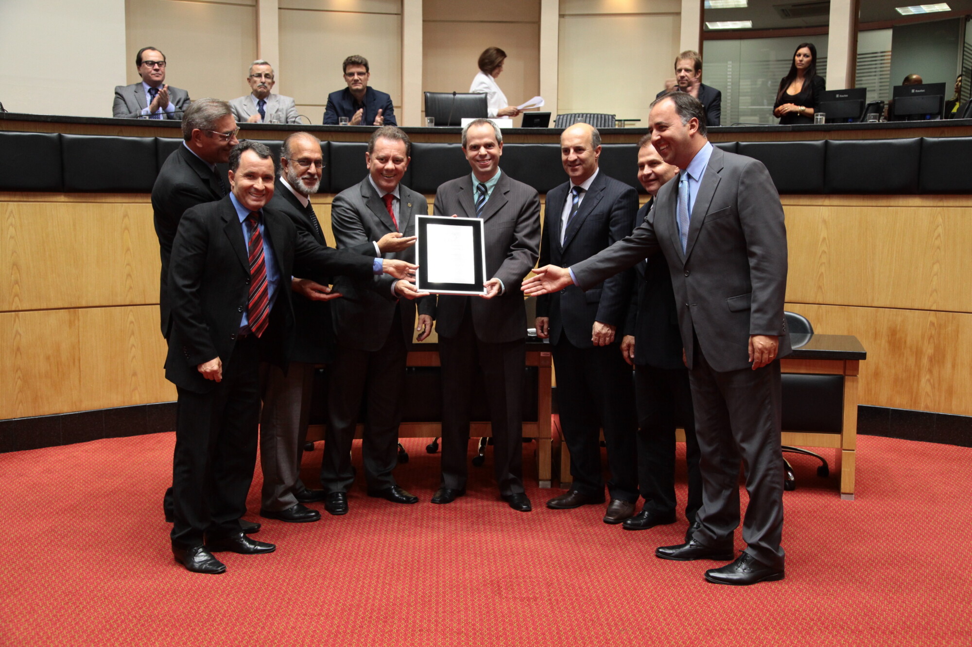 Jornal A Notícia celebra 90 anos e recebe homenagem na Assembleia
