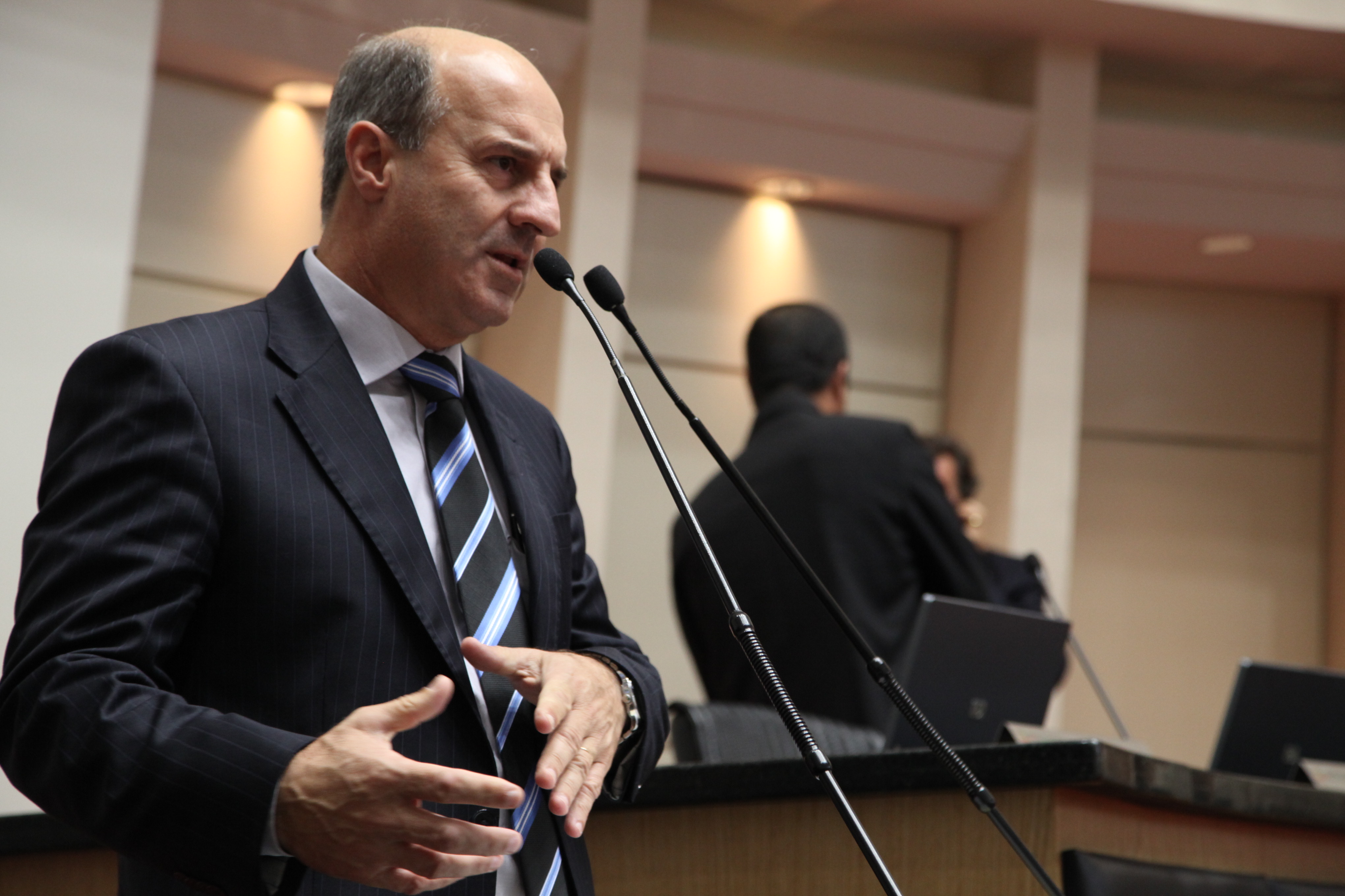 Sessão Ordinária - Plenário Osni Régis. Deputado José Milton Scheffer (PP). Foto: Miriam Zomer