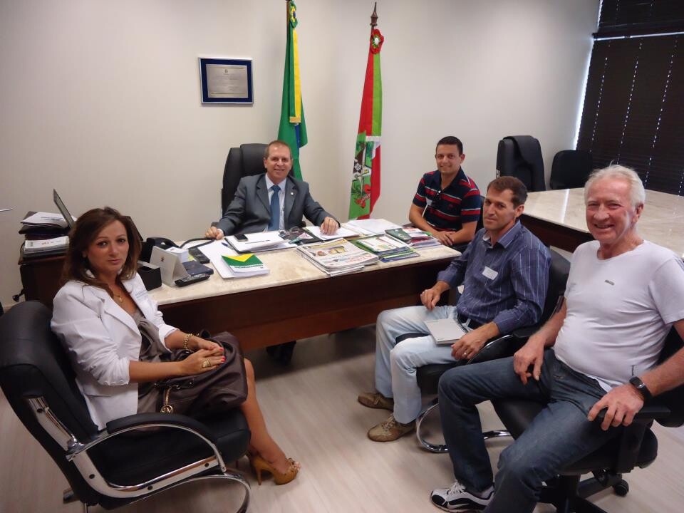 Vereadores de SMO Cris Massaro e Gilberto Berté com os assessores parlamentares Danilo e Éverton