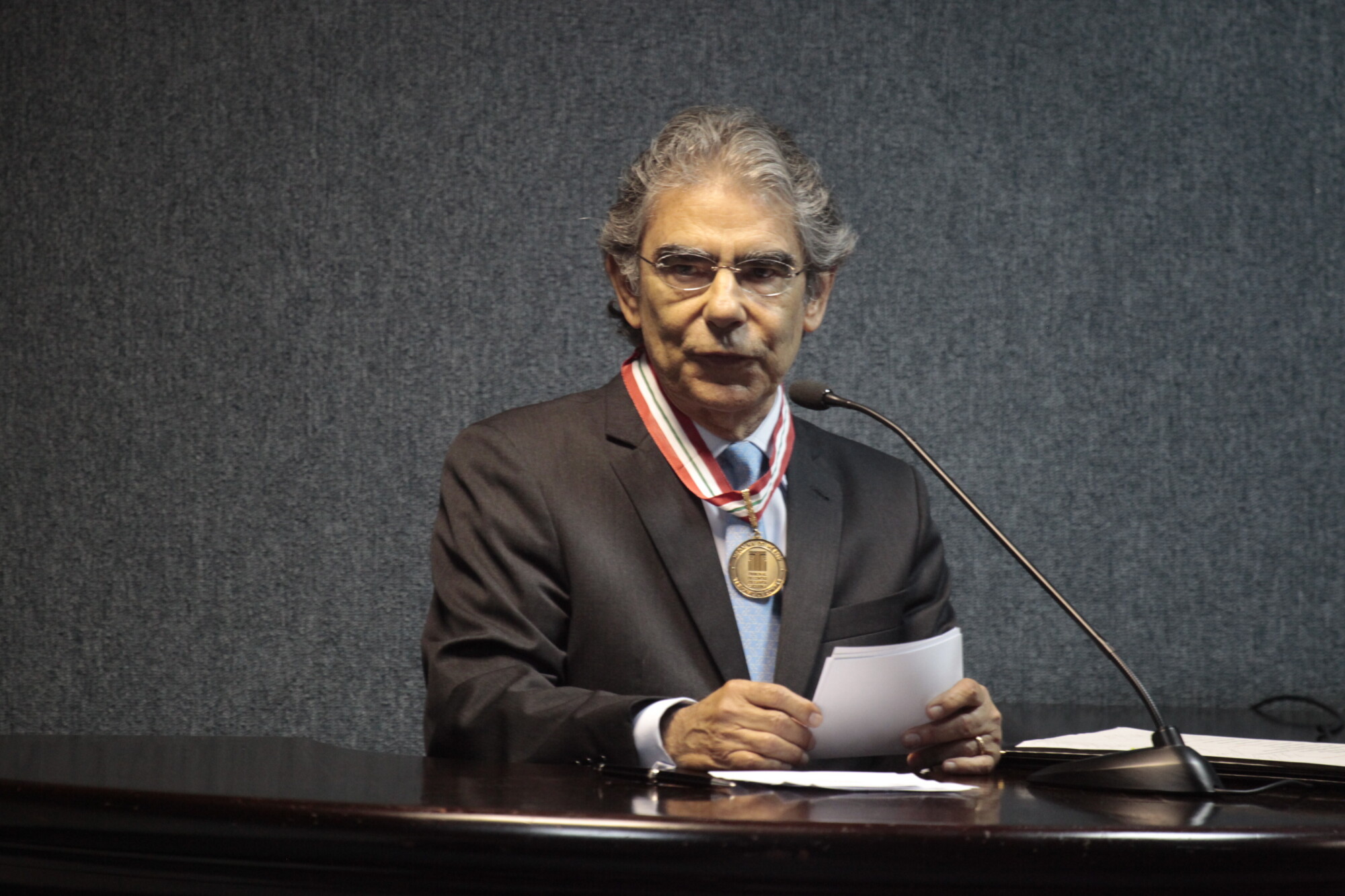 Ex-presidente do STF Ayres Britto recebe homenagem do Tribunal de Contas