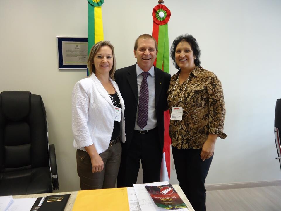 Deputado Mauricio Eskudlark (PSD)  com a vereadora de Belmonte, Marli e a vereadora de Descanso, Cleusa