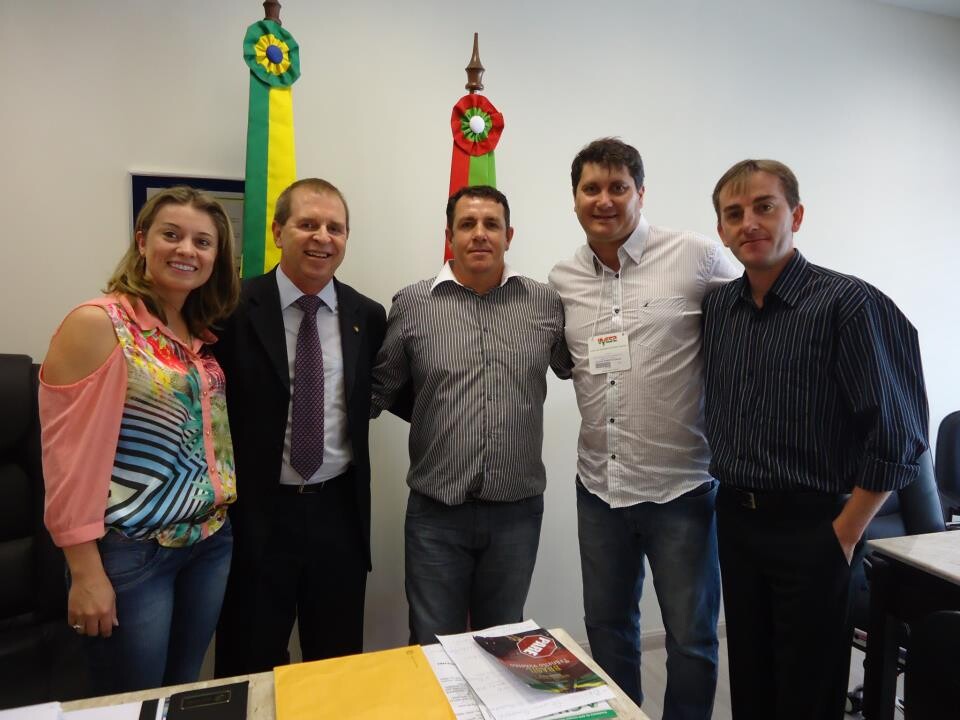 Deputado Mauricio Eskudlark (PSD) com os vereadores de Guarujá do Sul, Veneno, Keno e Tchoni e a advogada Leidi