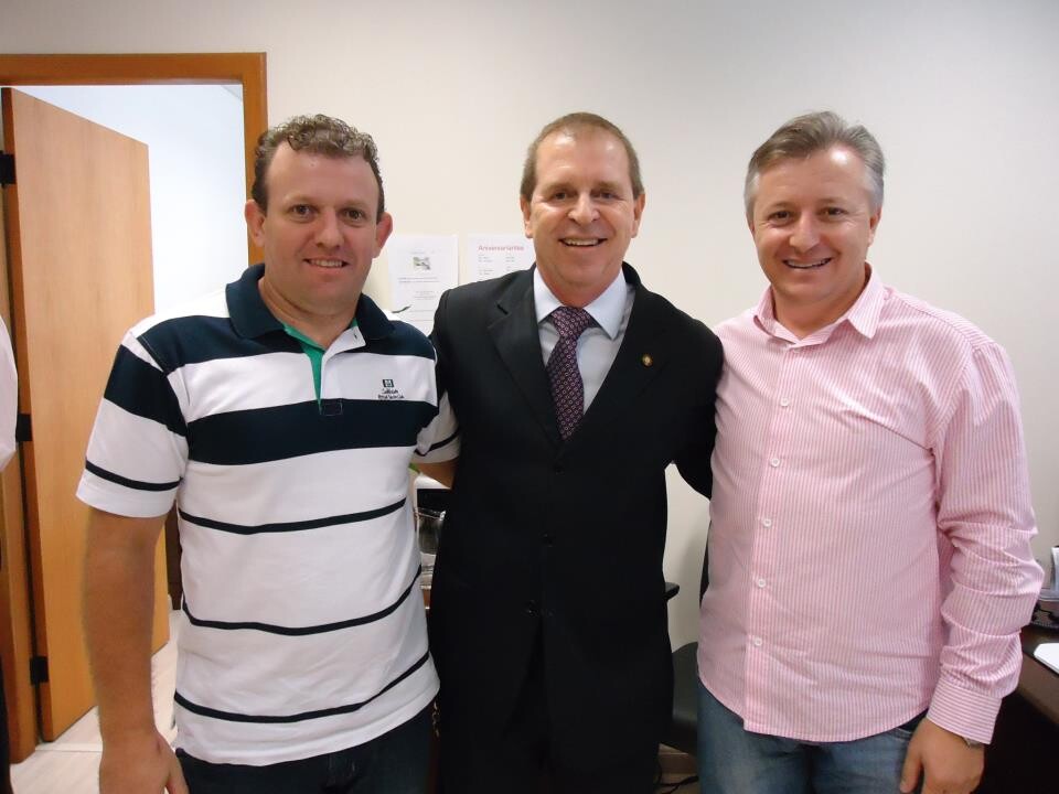 Deputado Mauricio Eskudlark (PSD) com os vereadores Jair e Volmar, de Palmitos
