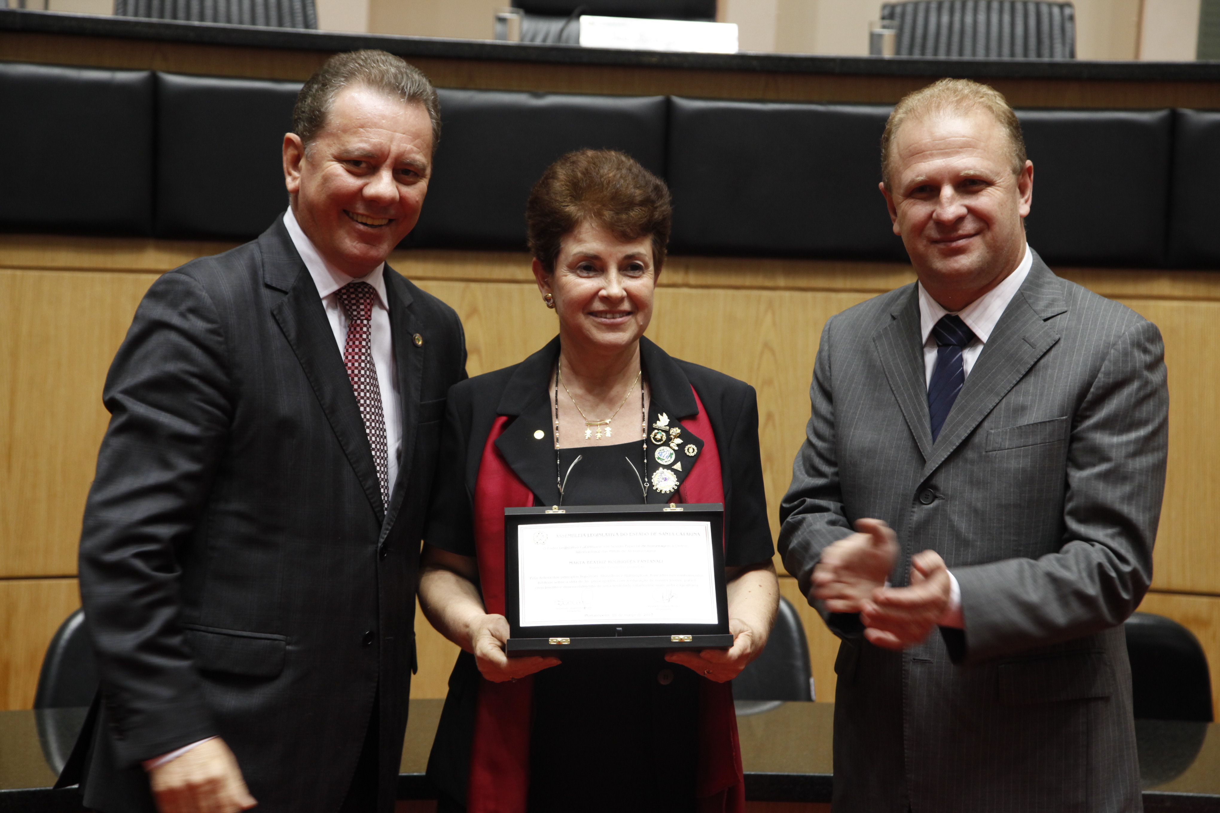 Sessâo Especial em Homenagem as Filhas de Jó Maria Beatriz Rodrigues Pantanalli recebe Homenagem     Foto Carlos Kilian