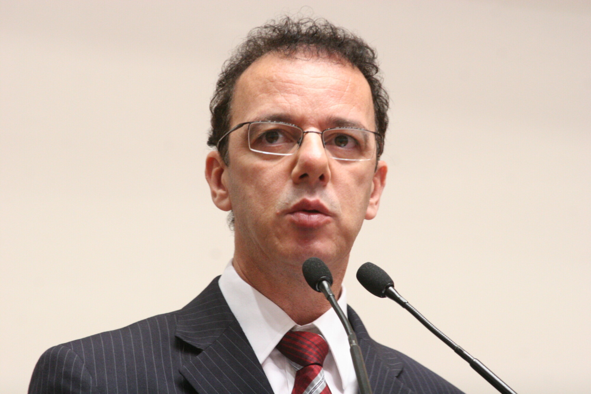 Deputado apresenta relatório sobre consumo de álcool associado à direção