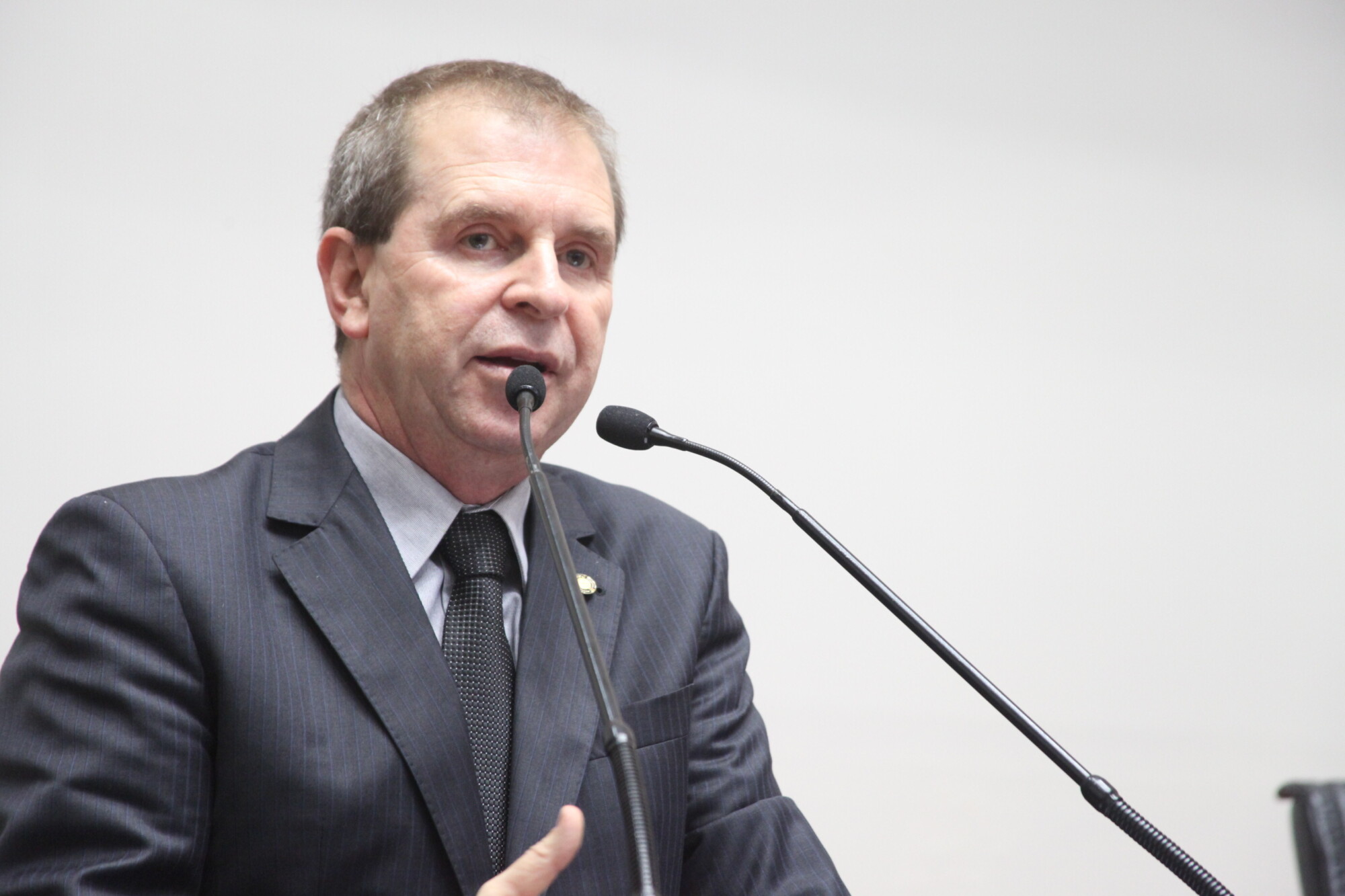 Projeto prevê limite no abastecimento de combustíveis em veículos automotores