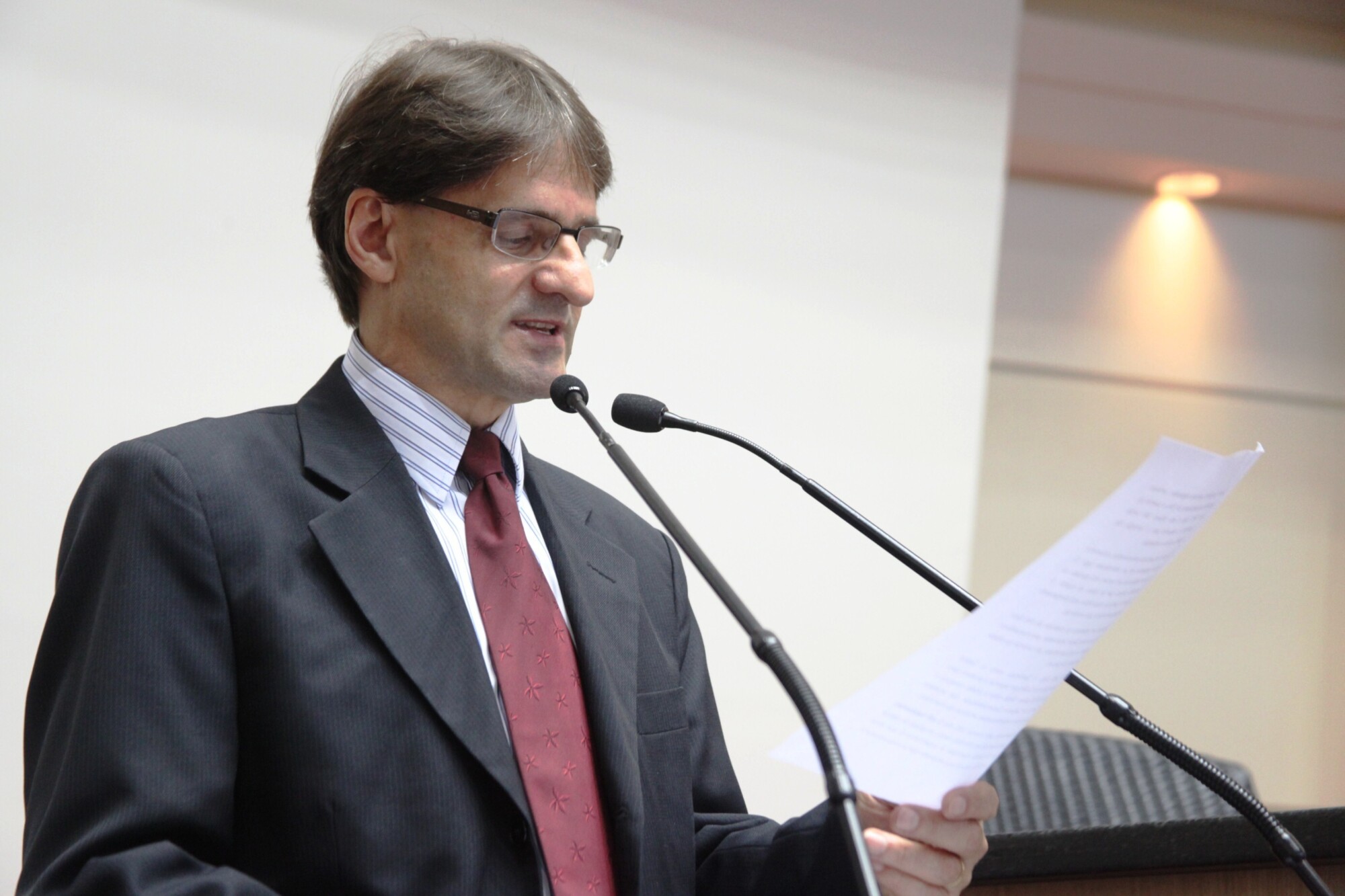 Saretta apresenta PL que concede Gratificação aos Analistas e Assistentes Pedagógicos