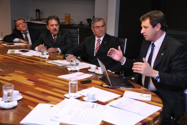 Dreveck debate instalação de CPI da Telefonia nas Assembleias Legislativas