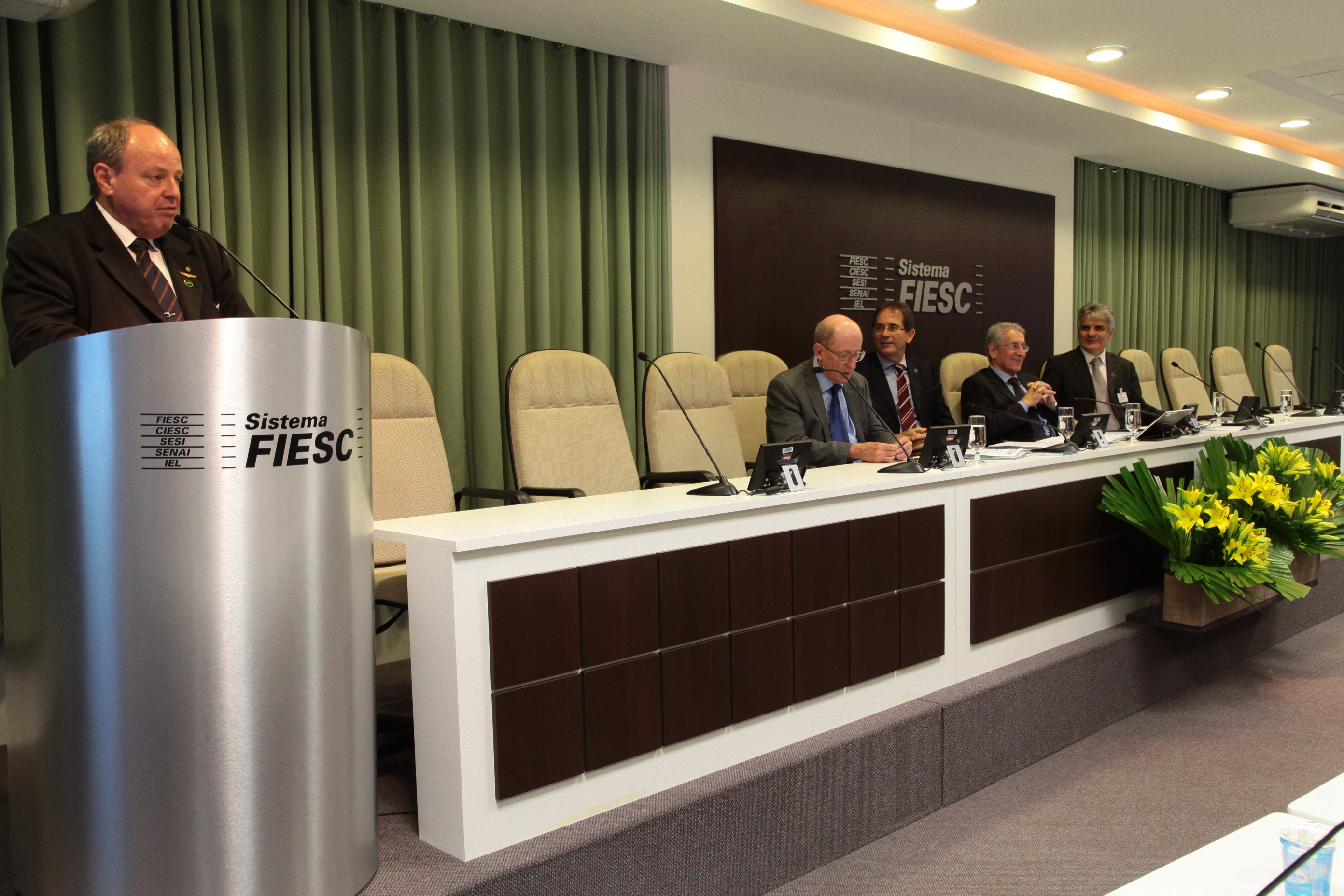 Reunião da diretoria da FIESC com o Secretário-executivo do Ministério de Minas e Energia, Márcio Zimmermann. Foto: Miriam Zomer