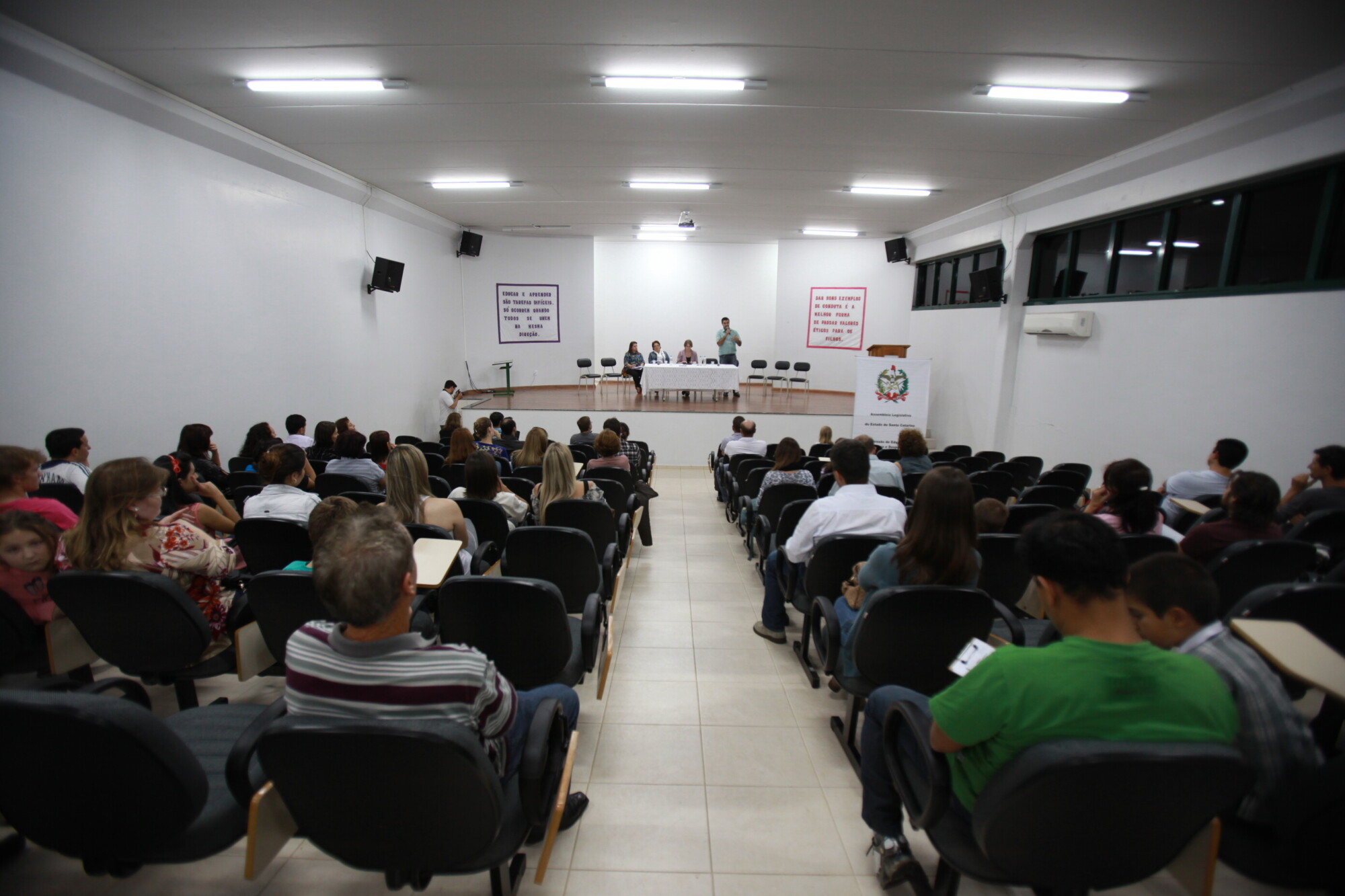 Audiência pública discutiu problemas estruturais da escola. FOTO: Lucas Gabriel Diniz/Agência AL