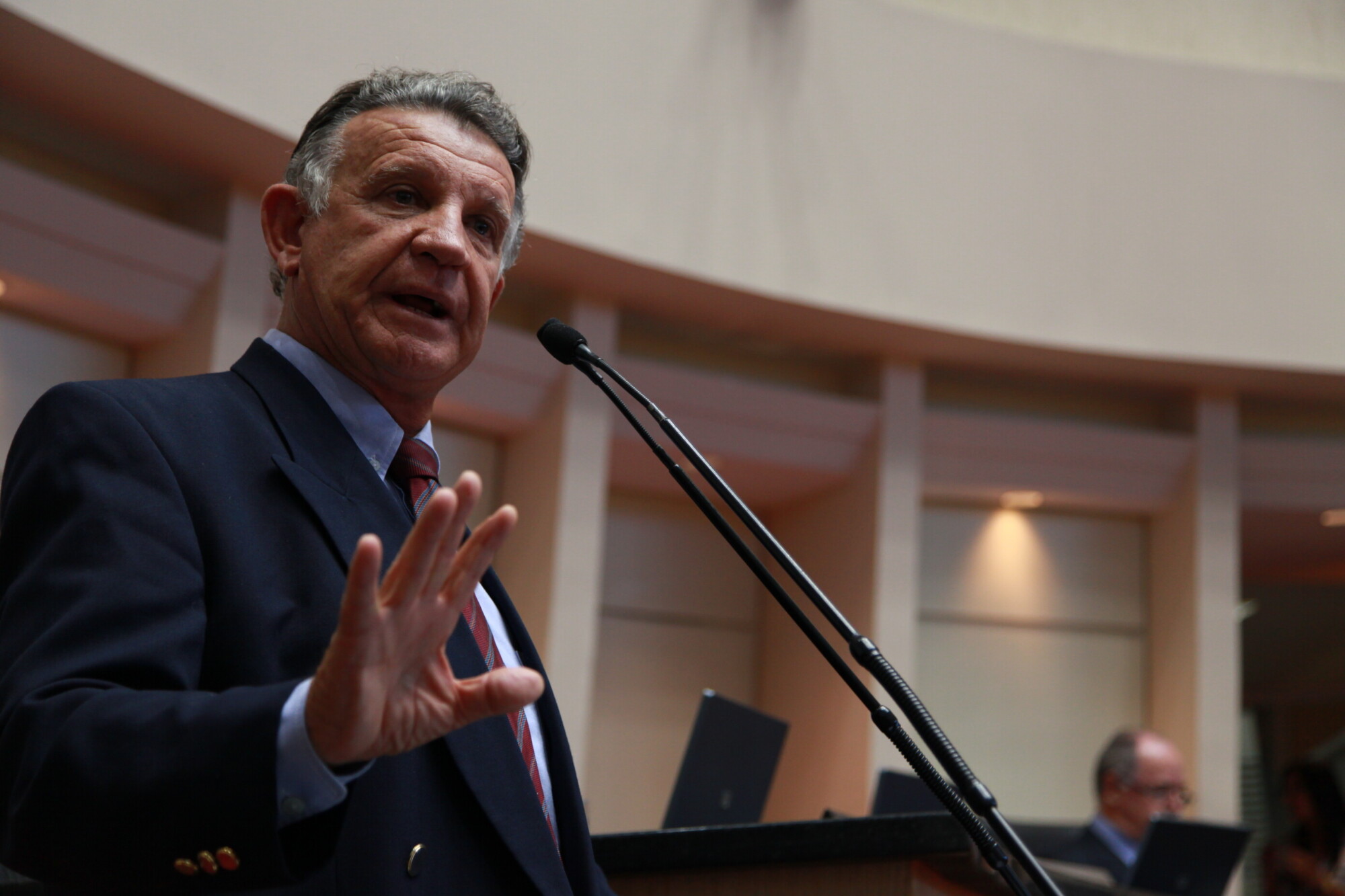 Deputado propõe audiência pública para discutir horário de funcionamento de bares e casas noturnas