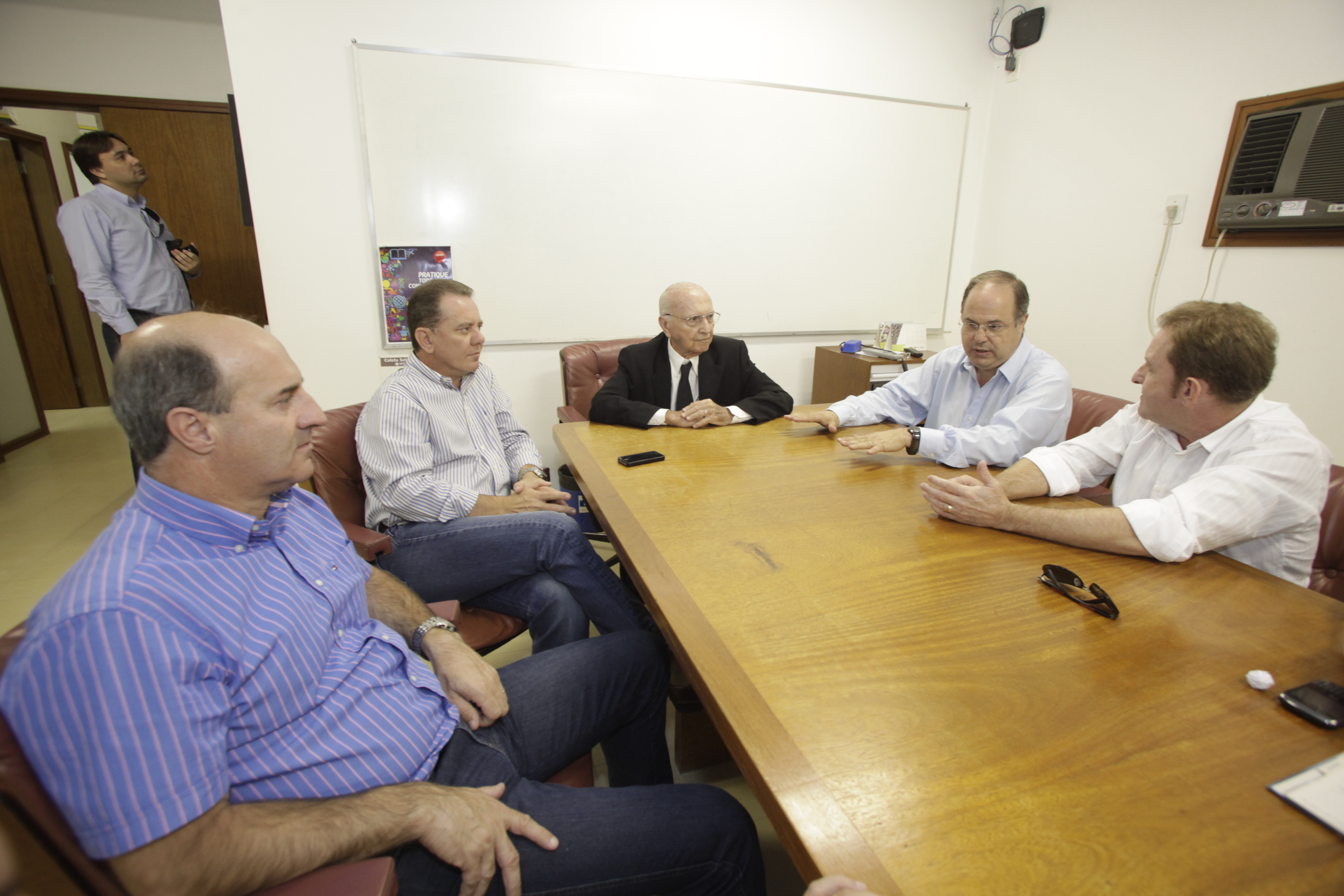 Presidente Joares Ponticelli,  Deputado José Milton Scheffer e Deputado Valmir Comin em reunião com Sr. Ruy Hulsen Pres SIECE-SC e Sr. Fernando Zancan Diretor Executivo SATC