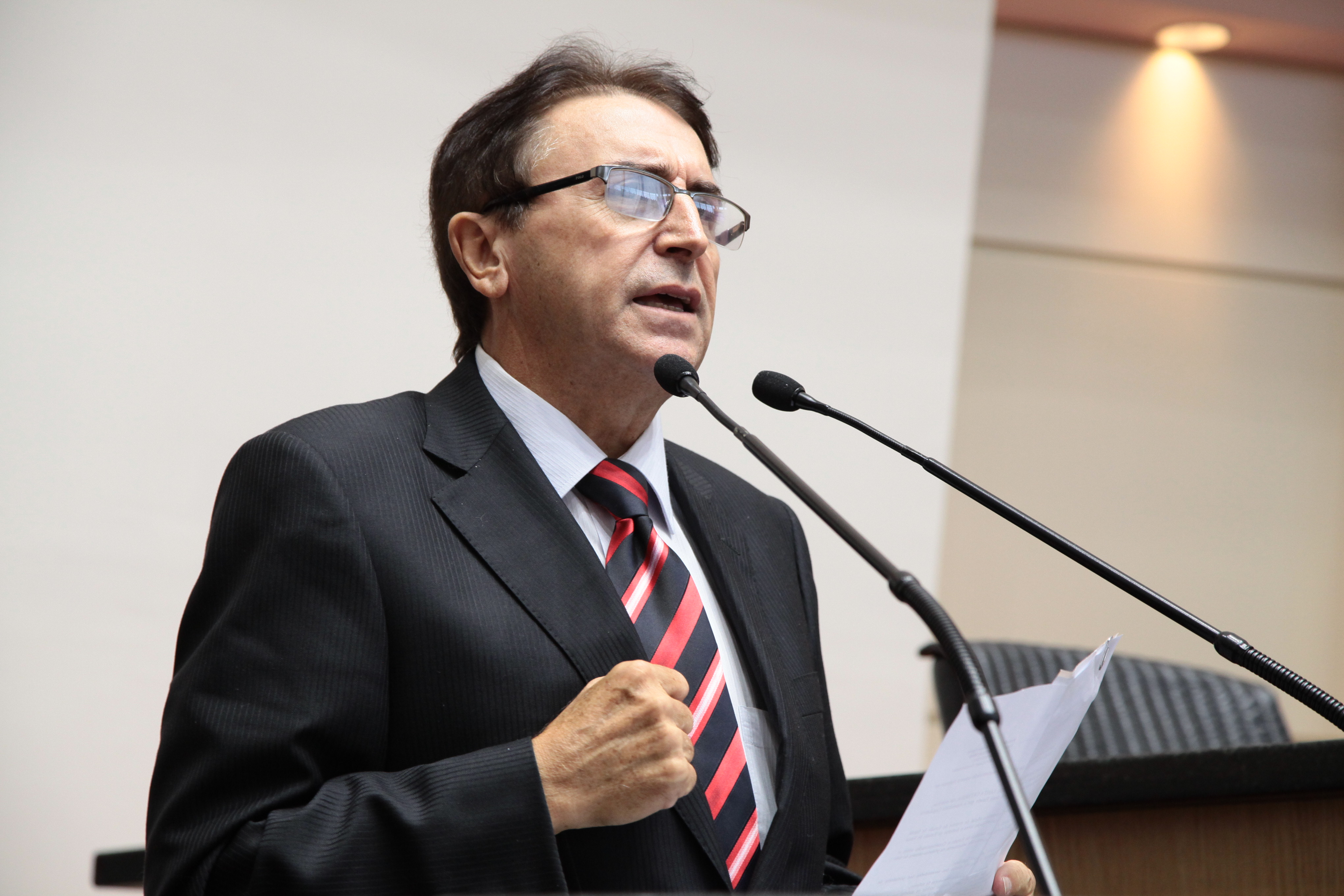 Sessão Ordinária Plenário Osni Régis. Antônio Aguiar (PMDB) Foto: Miriam Zomer