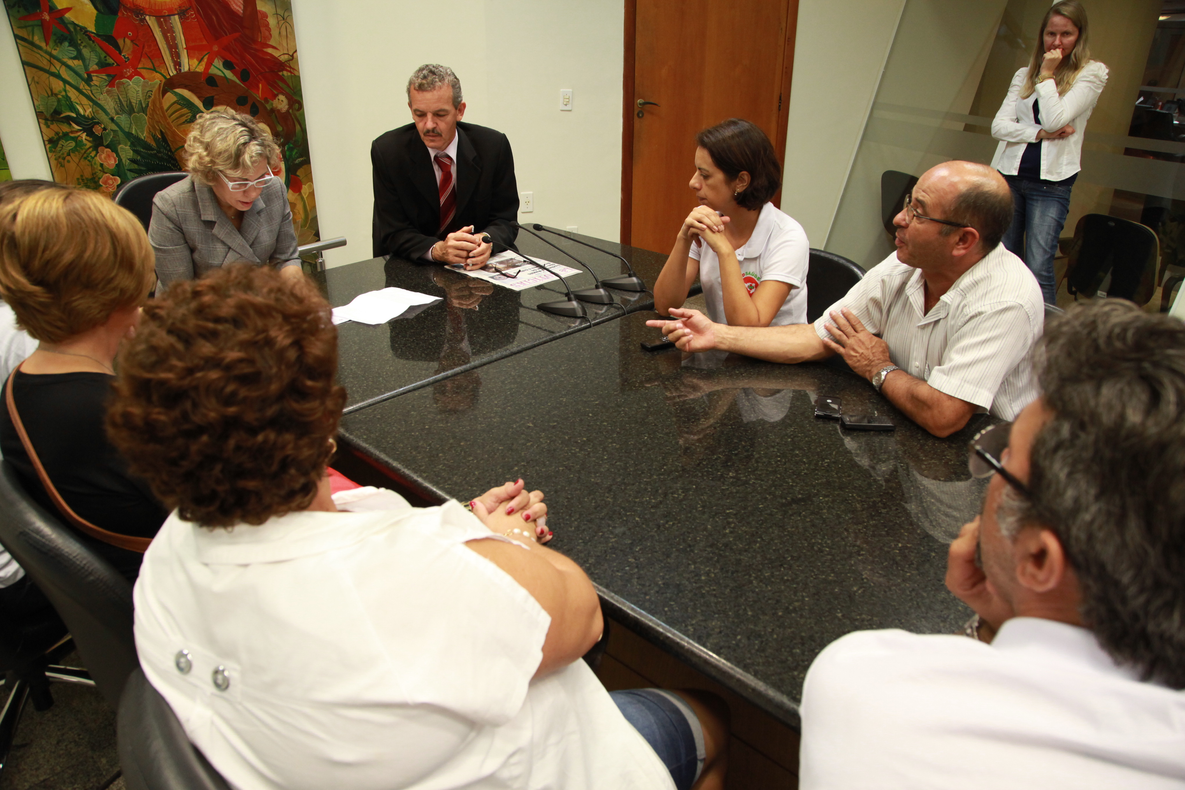 Liderança do PT em reunião com os servidores da saúde. Foto: Miriam Zomer