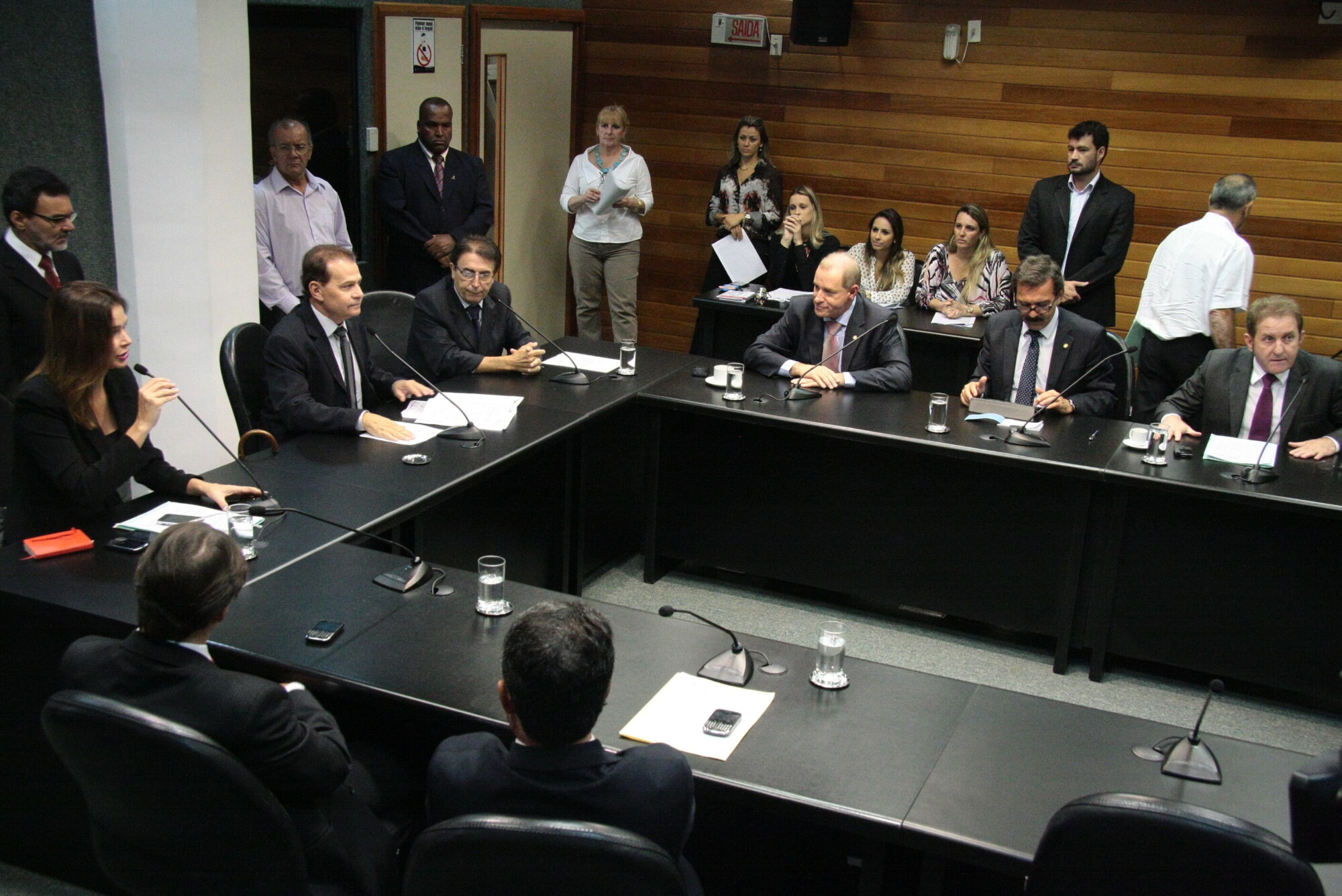 Finanças e Trabalho aprovam projeto de gratificação a servidores da saúde