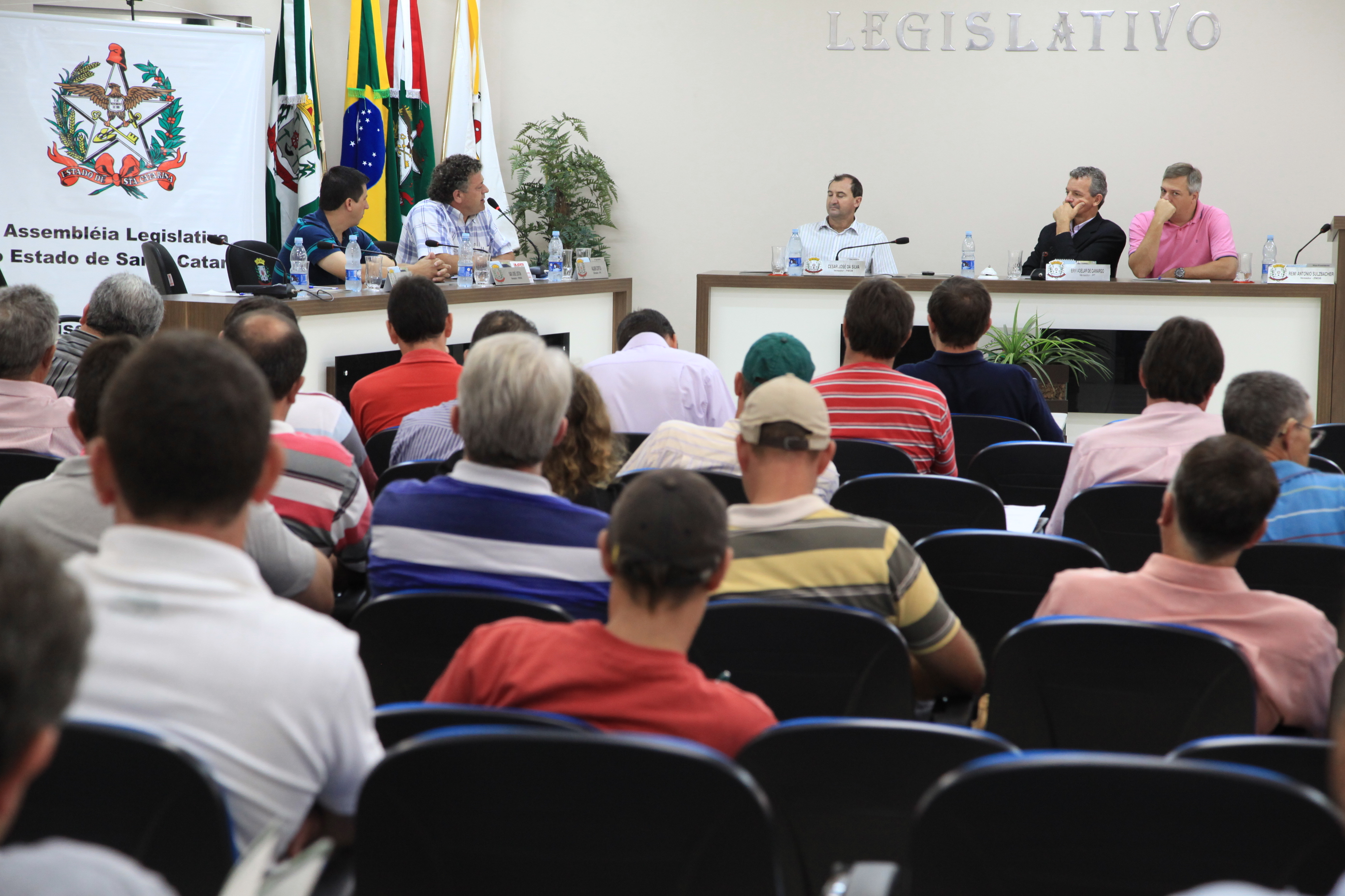 Comissão de Pesca e Aquicultura da Assembleia Legislativa realiza na cidade de Pinhalzinho, o seminário regional para debater o Plano Safra Pesca e Aqüicultura. Foto: Miriam Zomer