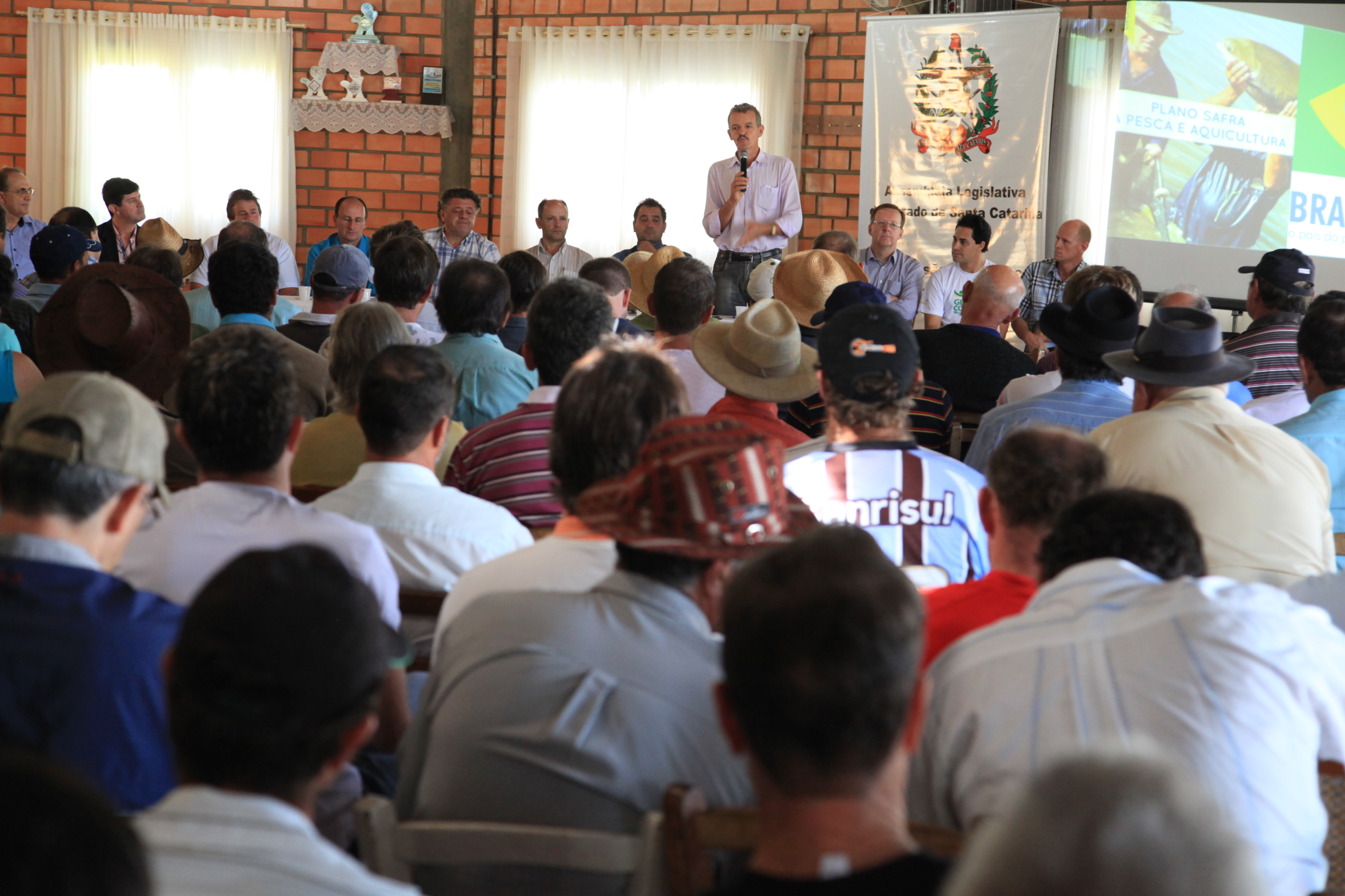 Comissão de Pesca e Aquicultura da Assembleia Legislativa realiza na cidade de São Lourenço do Oeste, o seminário regional para debater o Plano Safra Pesca e Aqüicultura. Foto: Miriam Zomer