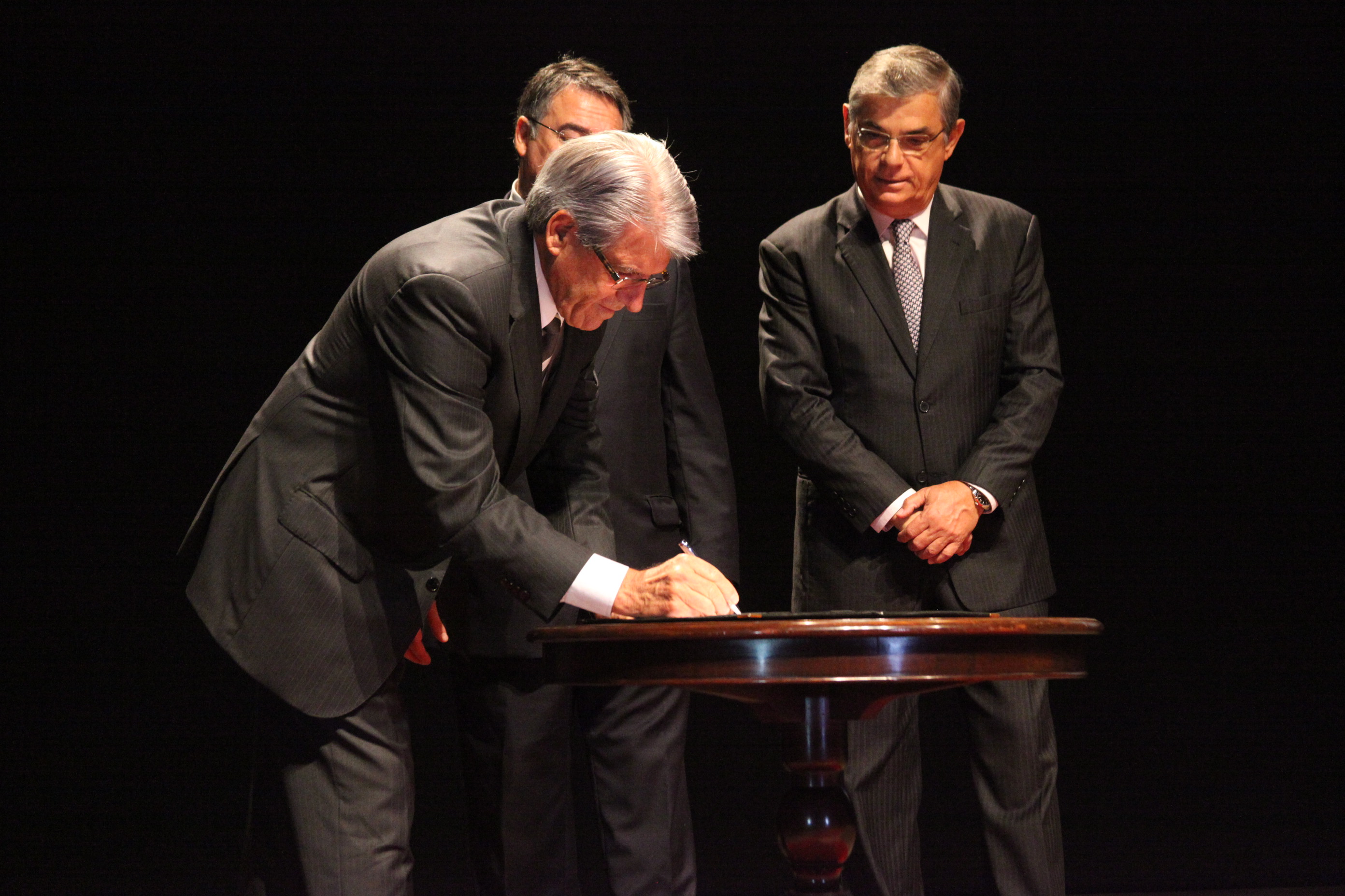 Governador Raimundo Colombo dá posse aos 40 defensores públicos de Santa Catarina. Foto: Fábio Queiroz