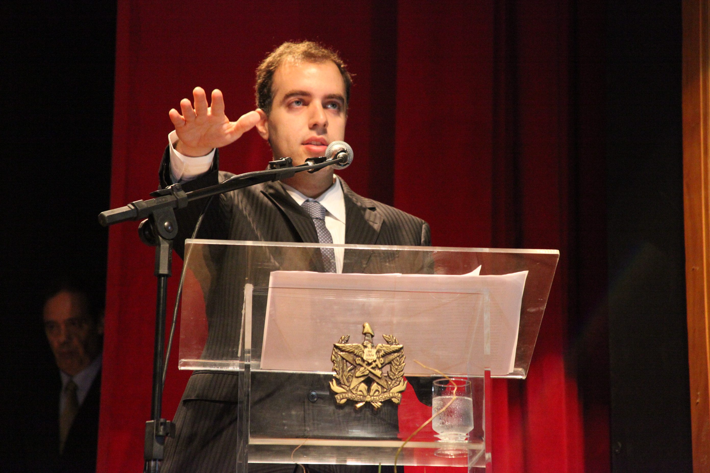 Governador Raimundo Colombo dá posse aos 40 defensores públicos de Santa Catarina. Foto: Fábio Queiroz