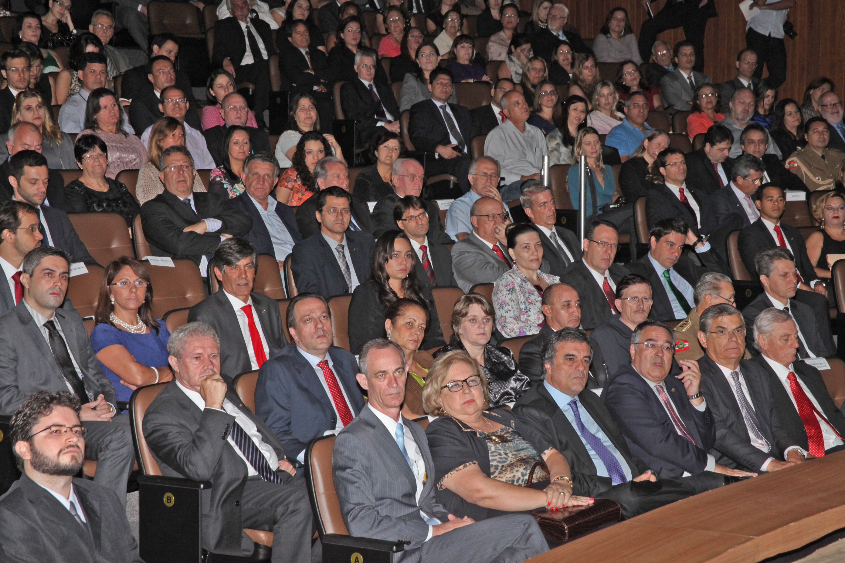 Governador Raimundo Colombo dá posse aos 40 defensores públicos de Santa Catarina. Foto: Fábio Queiroz