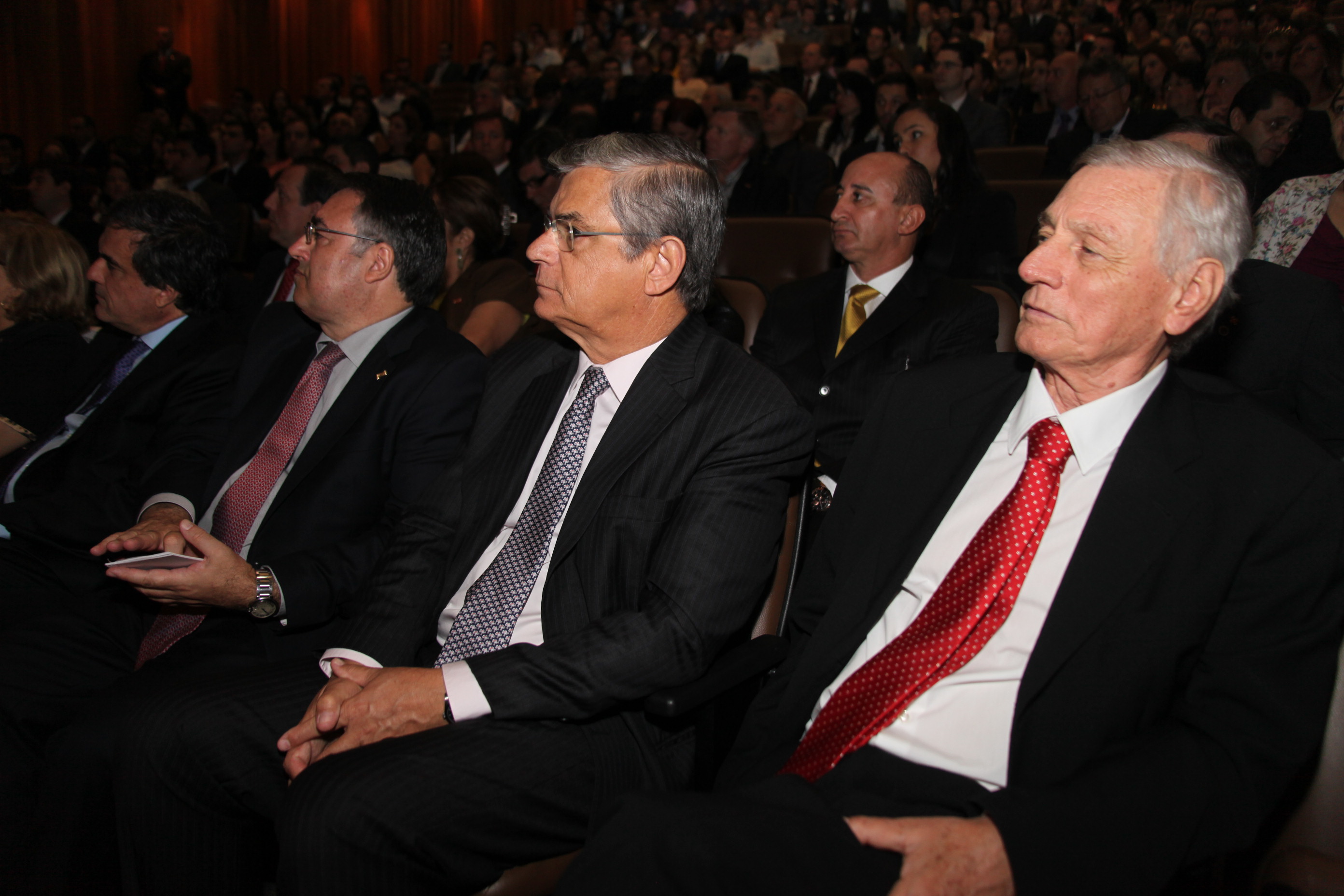 Governador Raimundo Colombo dá posse aos 40 defensores públicos de Santa Catarina. Foto: Fábio Queiroz