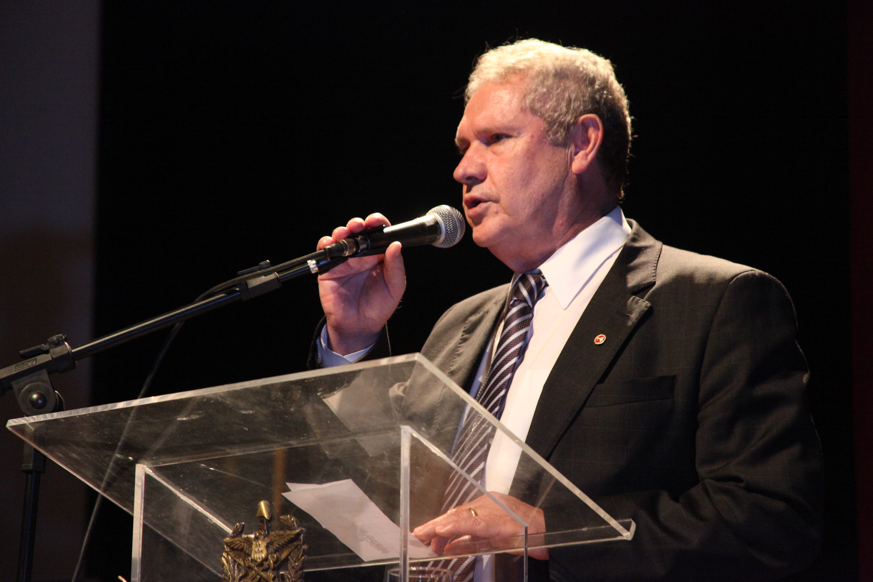Governador Raimundo Colombo dá posse aos 40 defensores públicos de Santa Catarina. Foto: Fábio Queiroz