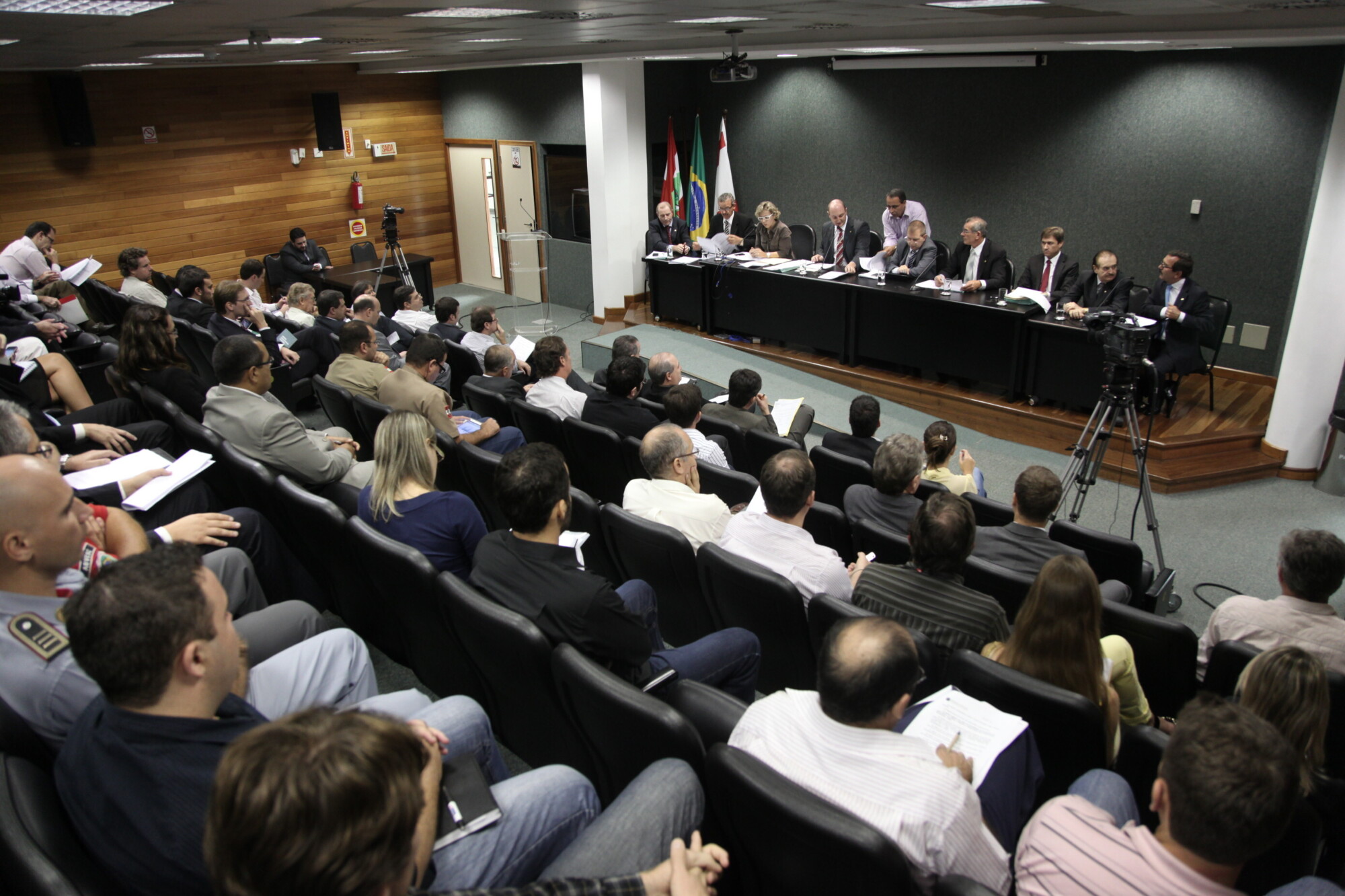 CCJ aprova Badesc Cidades Juro Zero e posterga votação sobre cooperativismo