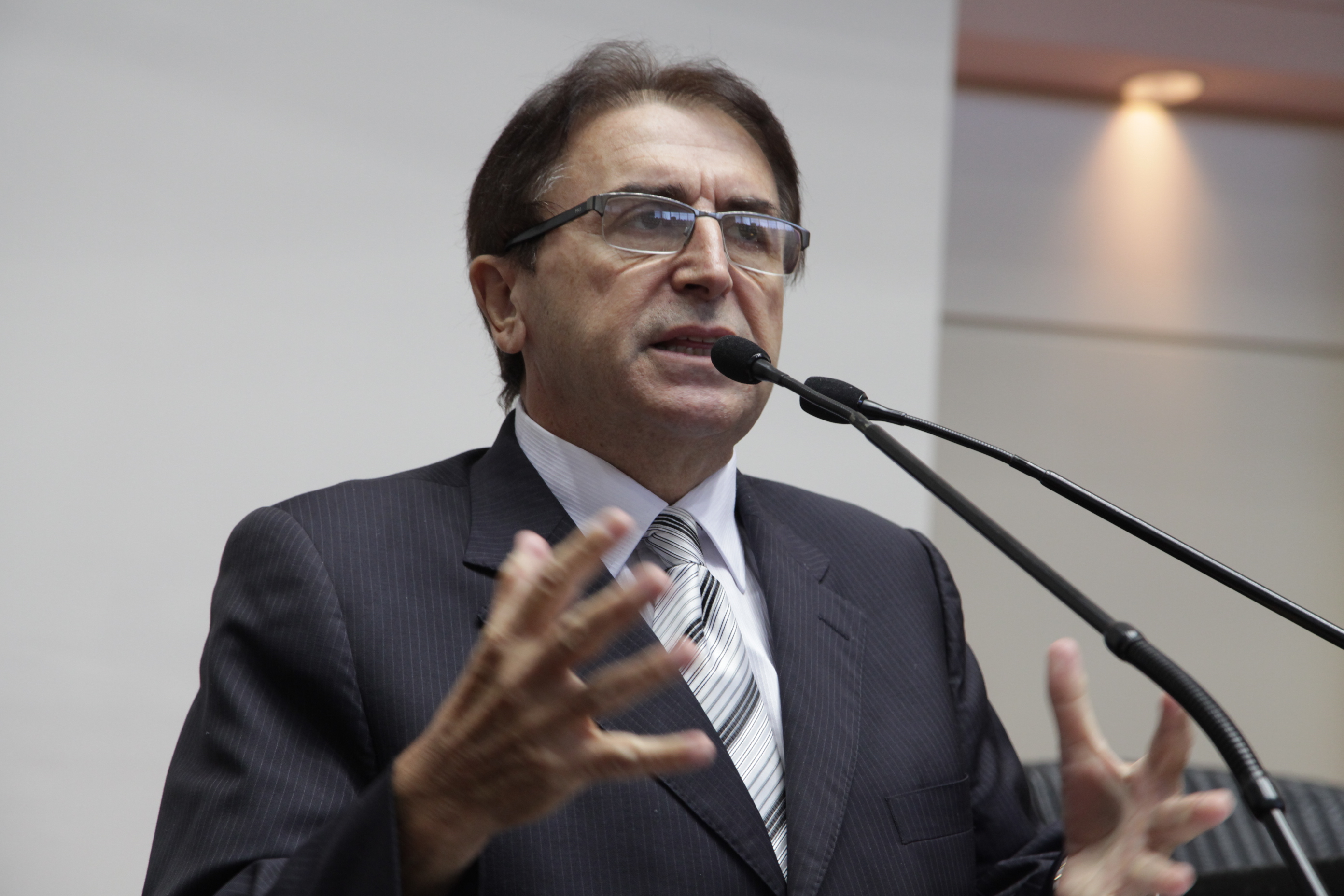Sessão Ordinária - Plenário Osni Régis. Deputado Antônio Aguiar (PMDB)