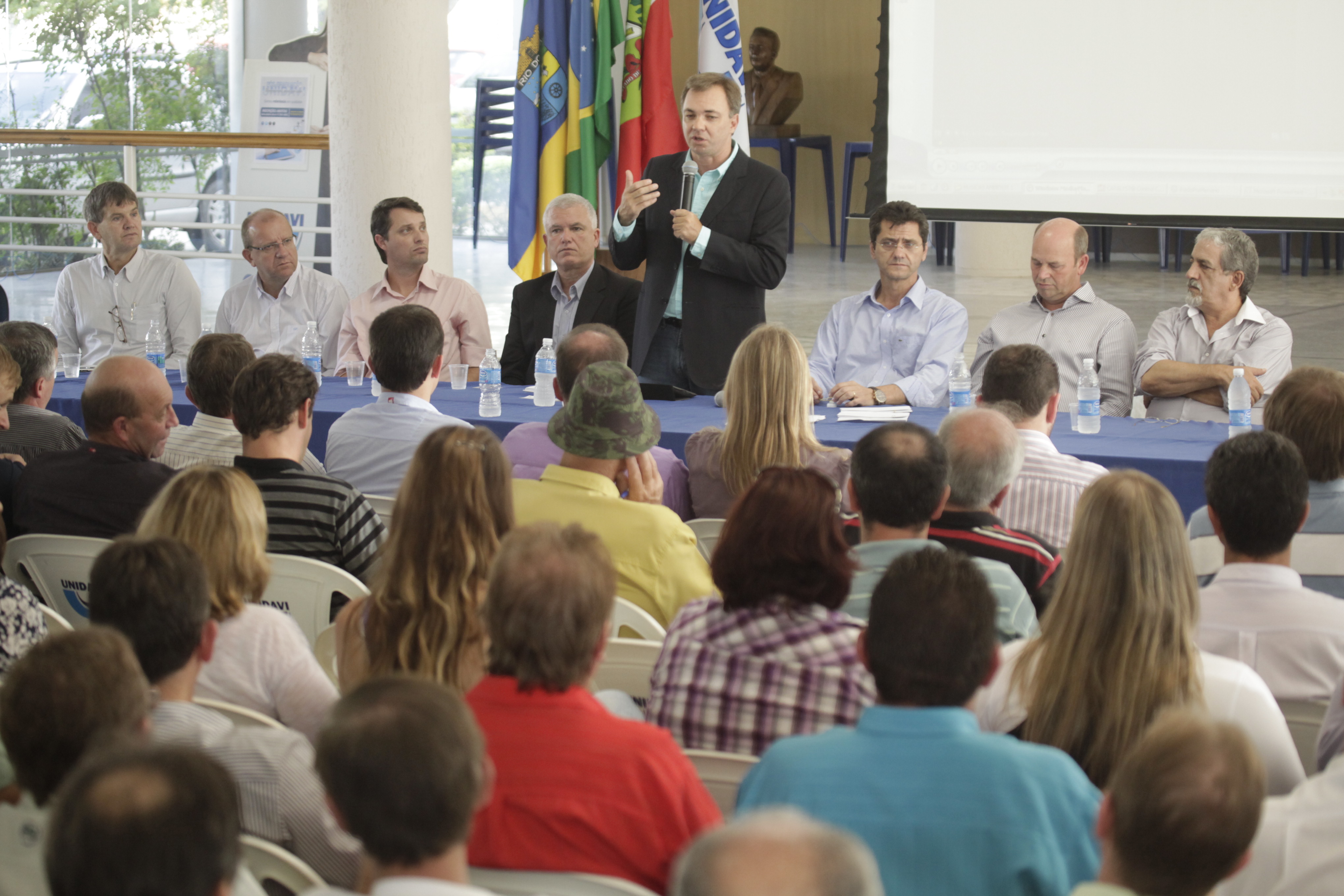Encontro Regional Sobre os Desafios Ambientais do Alto Vale do Itajai- Açú em Rio do Sul   Foto Carlos Kilian