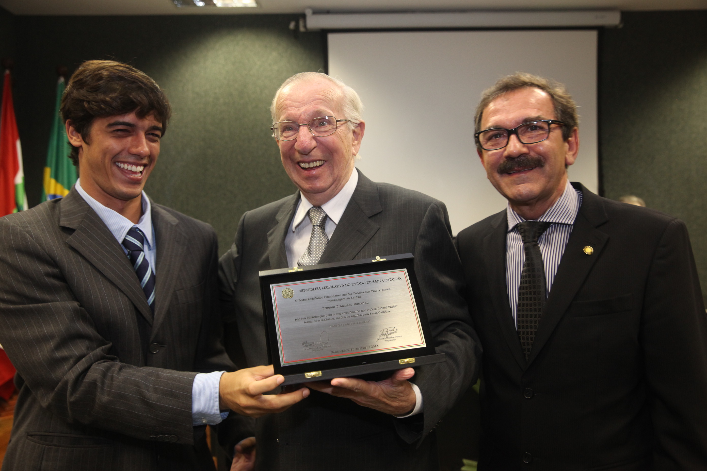 Ato Parlamentar Solene em homenagem ao odontólogo Felipe Damerau Ouriques
