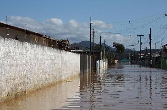Defesa Civil alerta para risco de deslizamento e alagamento no Litoral