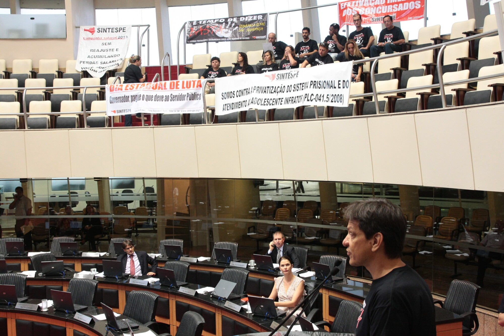 Desvalorização de agentes prisionais é tema de manifestação no Plenário
