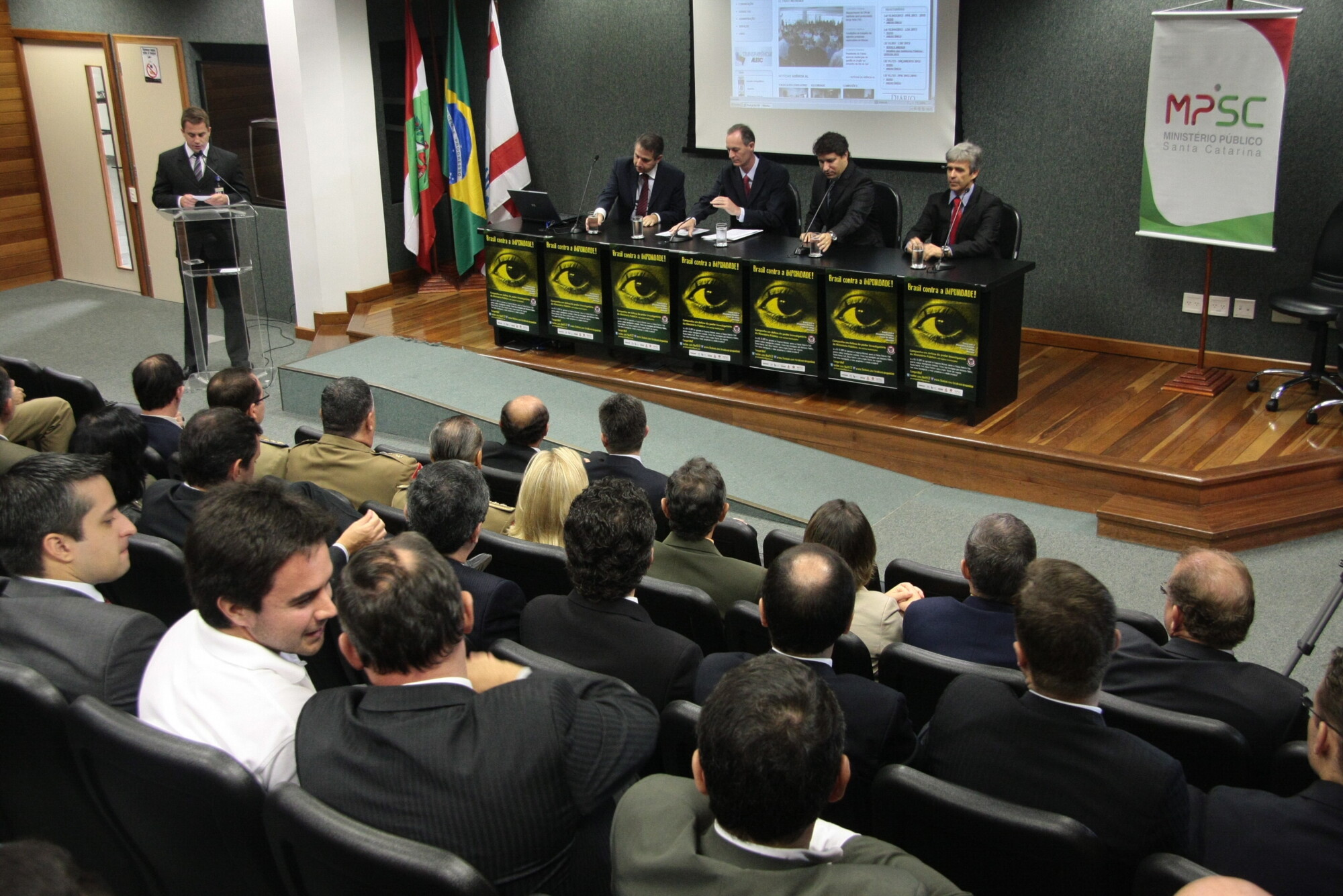 Ato público contra a PEC 37 marca encerramento do movimento estadual