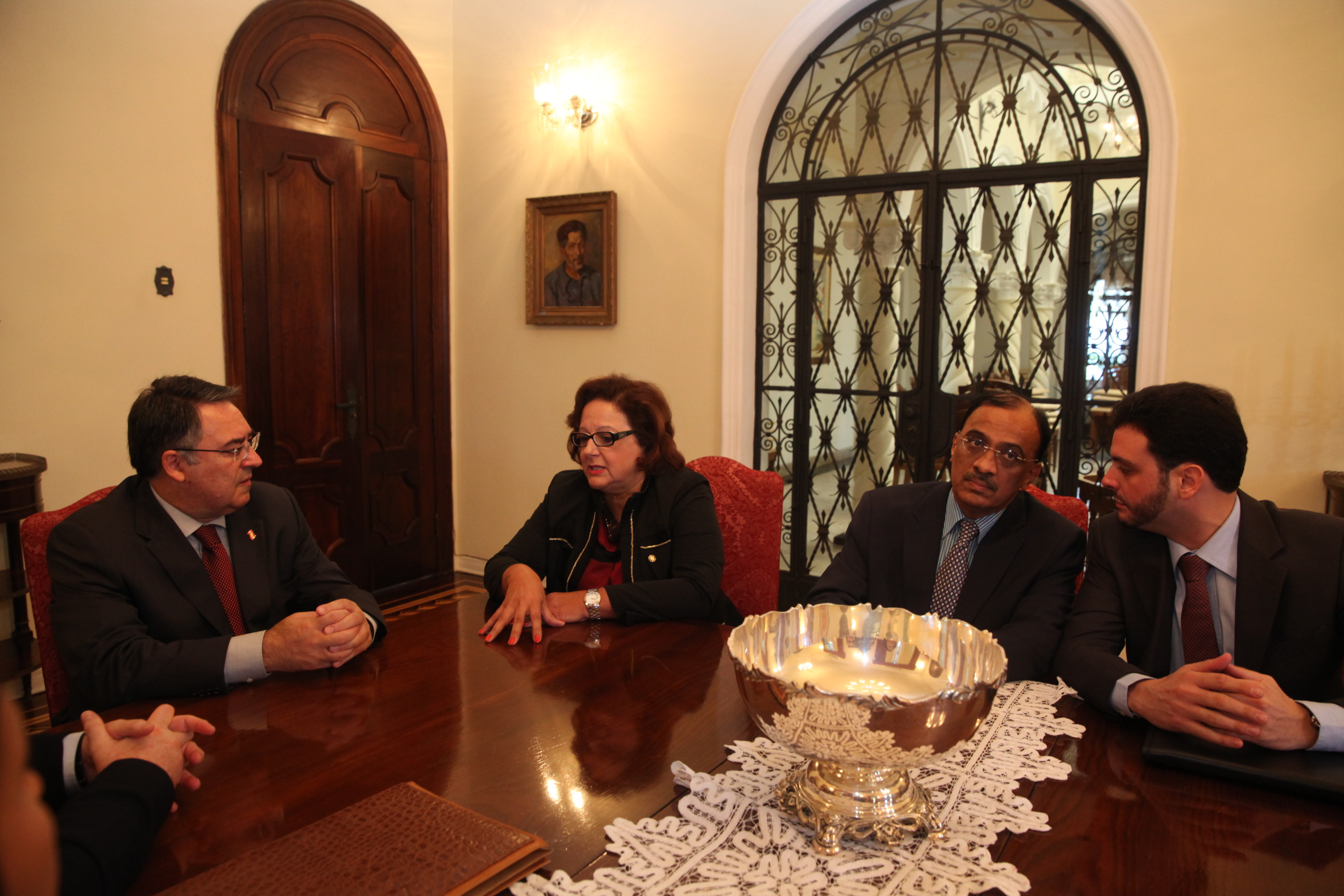 Deputada Dirce Heiderscheidt (PMDB) e o Presidente da Federação Internacional sobre o Envelhecimento Doutor Krishnamurthy Gangadharan reúnem-se com o governador de SC Raimundo Colombo.