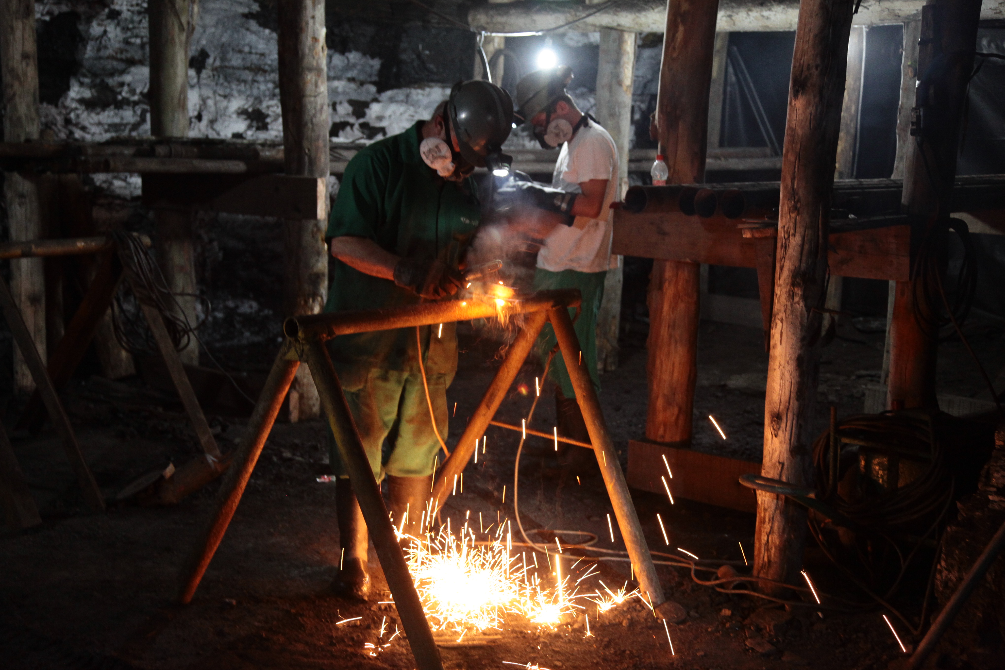 Homens do carvão a evolução no trabalho dos mineiros. Foto: Miriam Zomer