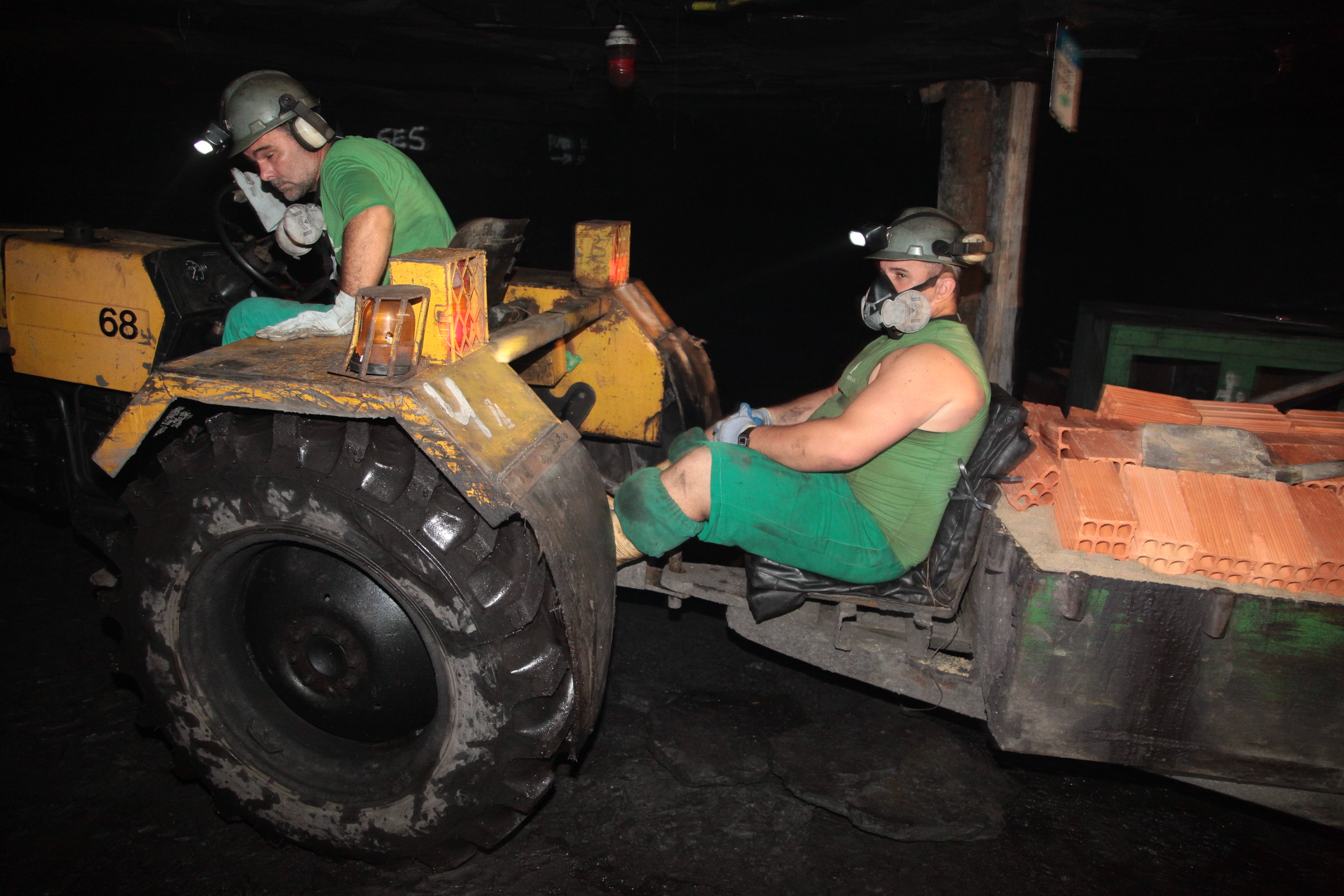 Homens do carvão a evolução no trabalho dos mineiros. Foto: Miriam Zomer