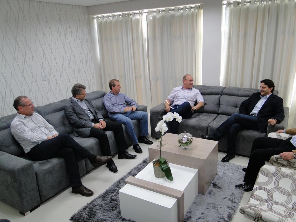 Deputado estadual Maurício Eskudlark e o deputado federal Paulinho Bornhausene na prefeitura de São Miguel do Oeste