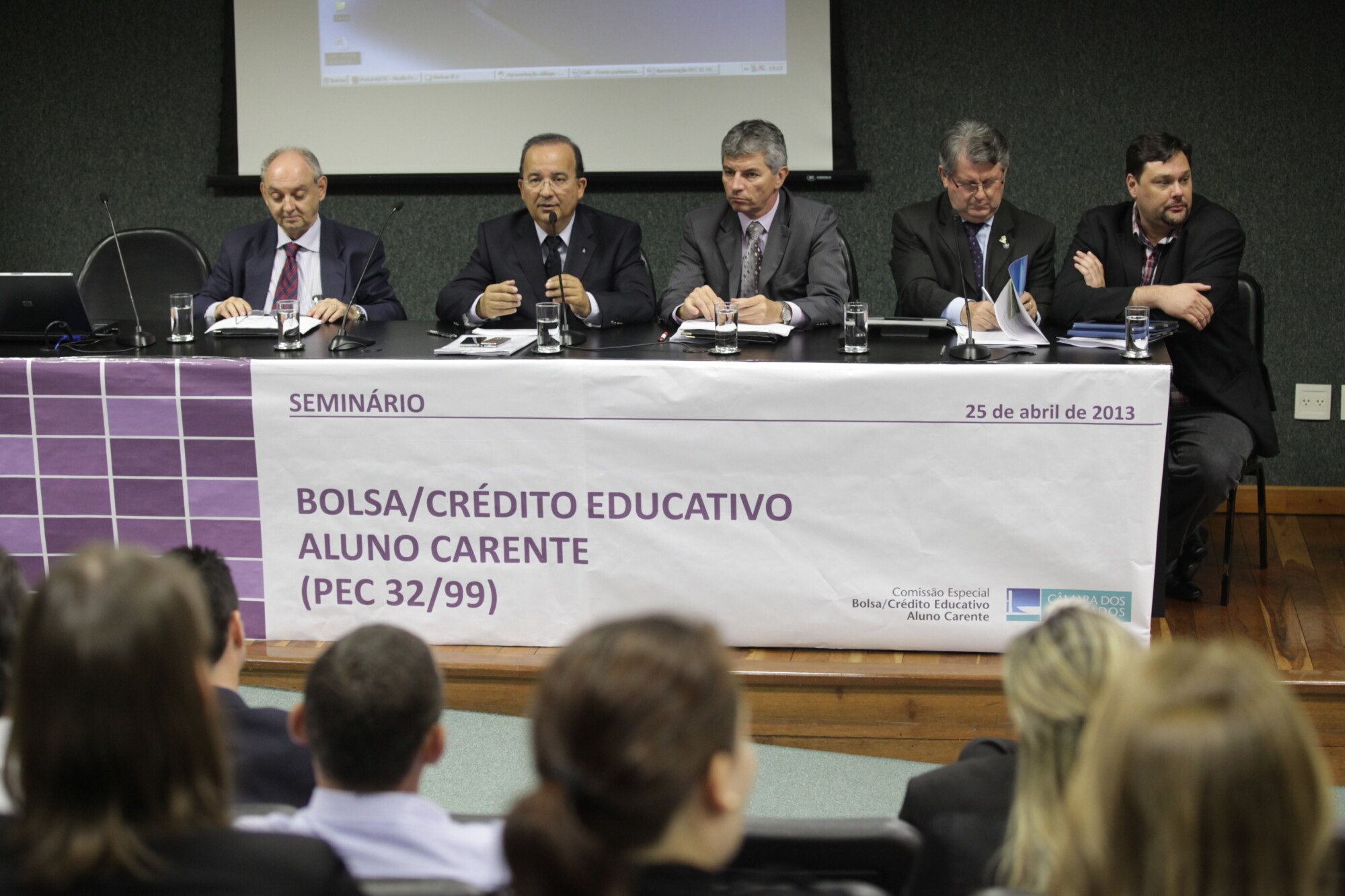 Câmara dos Deputados discute em SC bolsas de estudo para alunos carentes