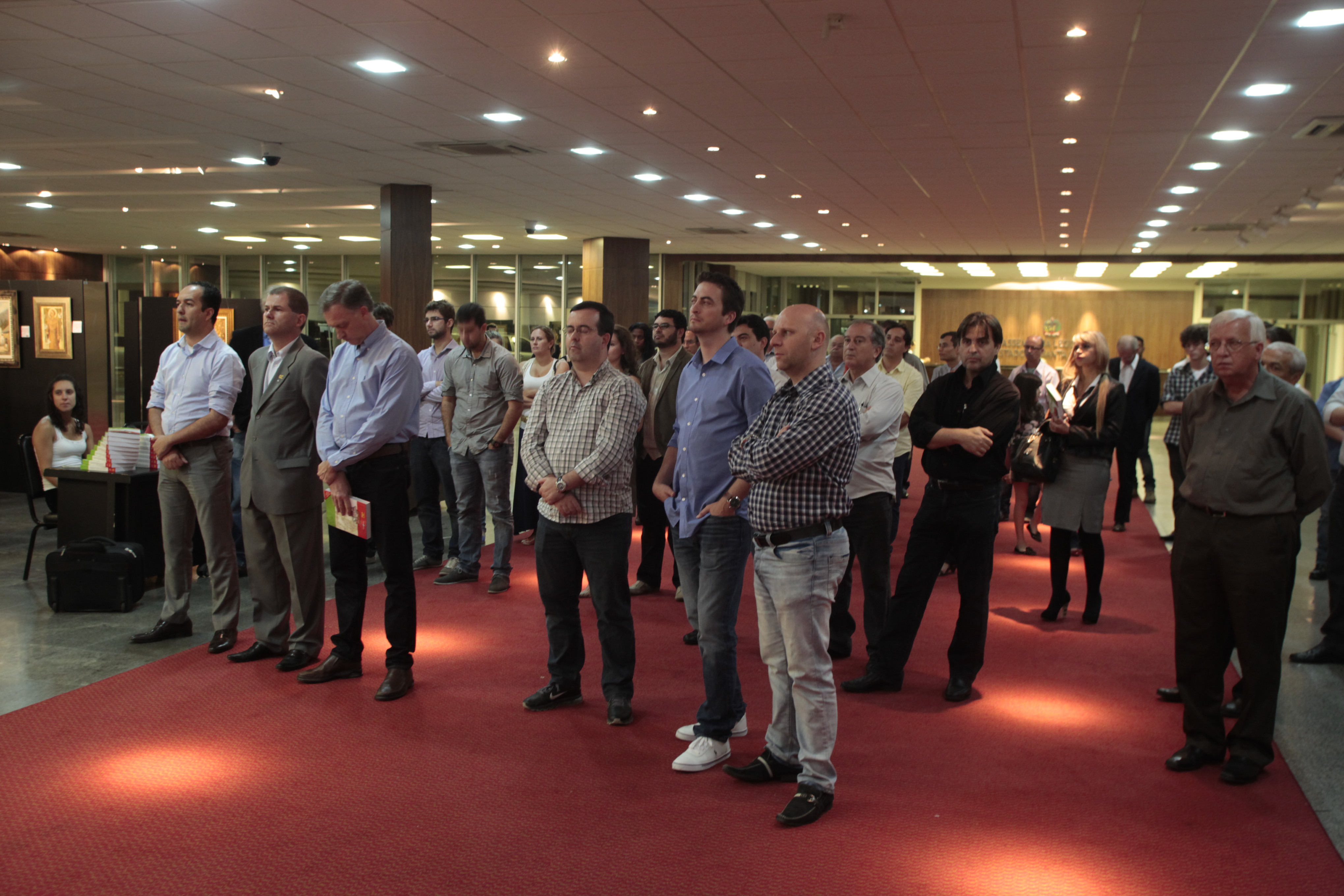Público Presente no Lançamento Literario    Foto Carlos Kilian