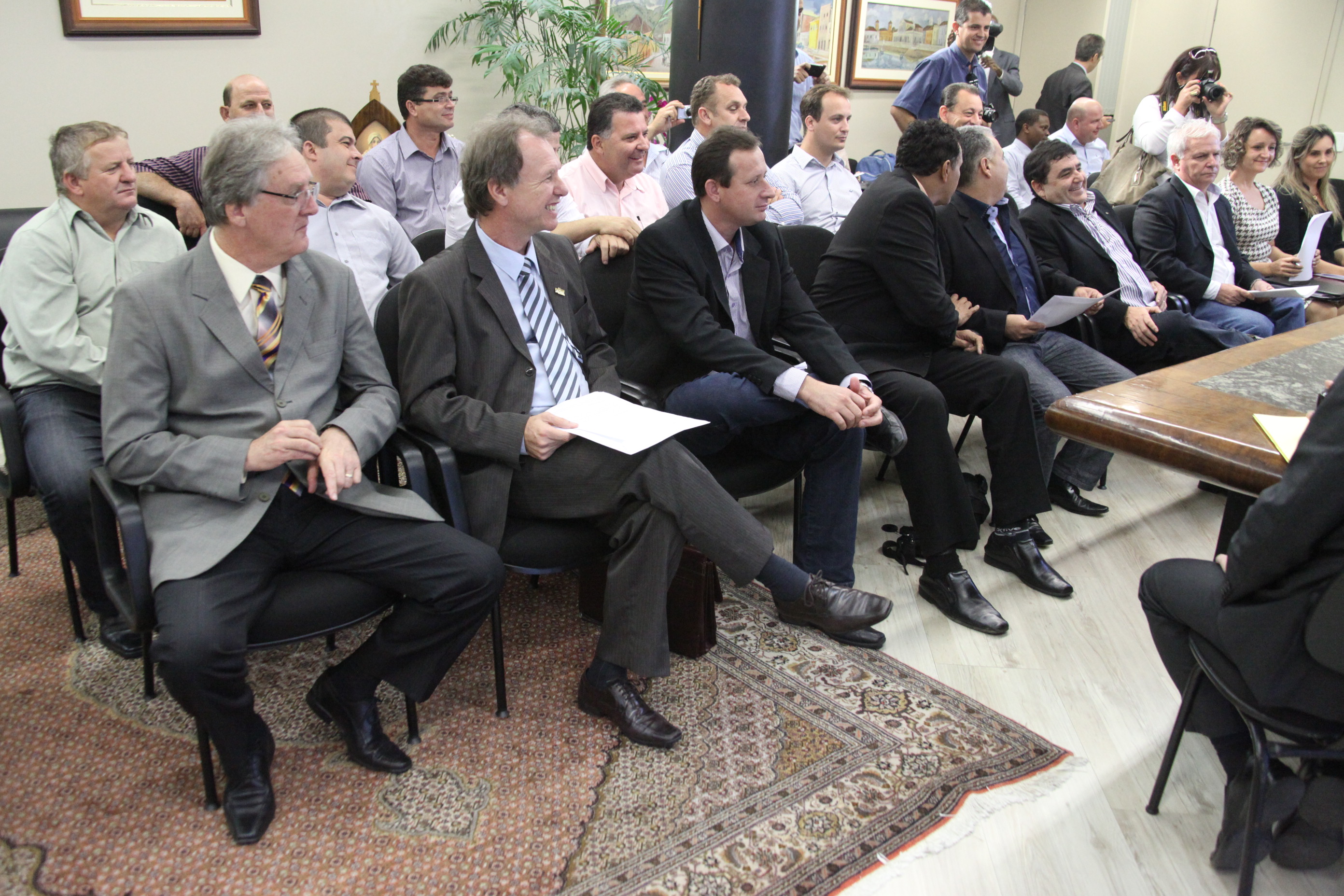 Reunião com o Governador no Centro Administrativo, sobre os problemas enfrentados pela fundação hospitalar São Donato. Foto: Fábio Queiroz