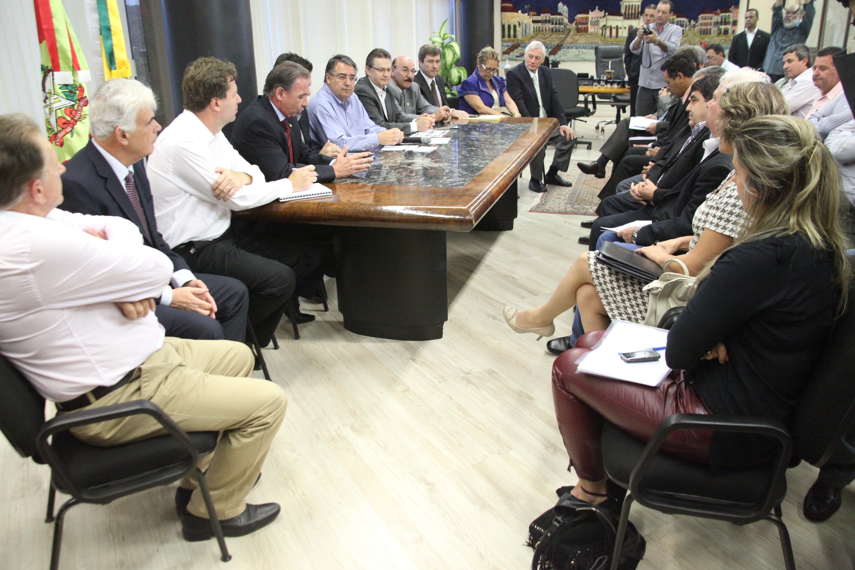 Reunião com o Governador no Centro Administrativo, sobre os problemas enfrentados pela fundação hospitalar São Donato. Foto: Fábio Queiroz