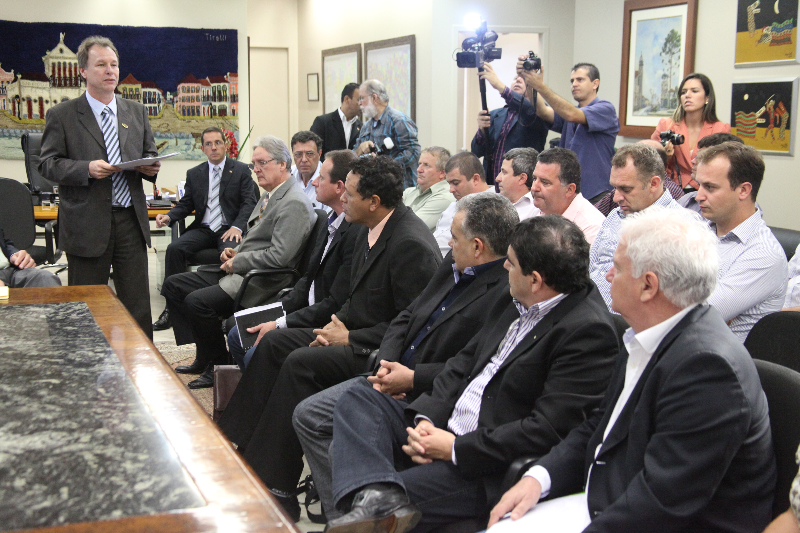 Reunião com o Governador no Centro Administrativo, sobre os problemas enfrentados pela fundação hospitalar São Donato. Foto: Fábio Queiroz