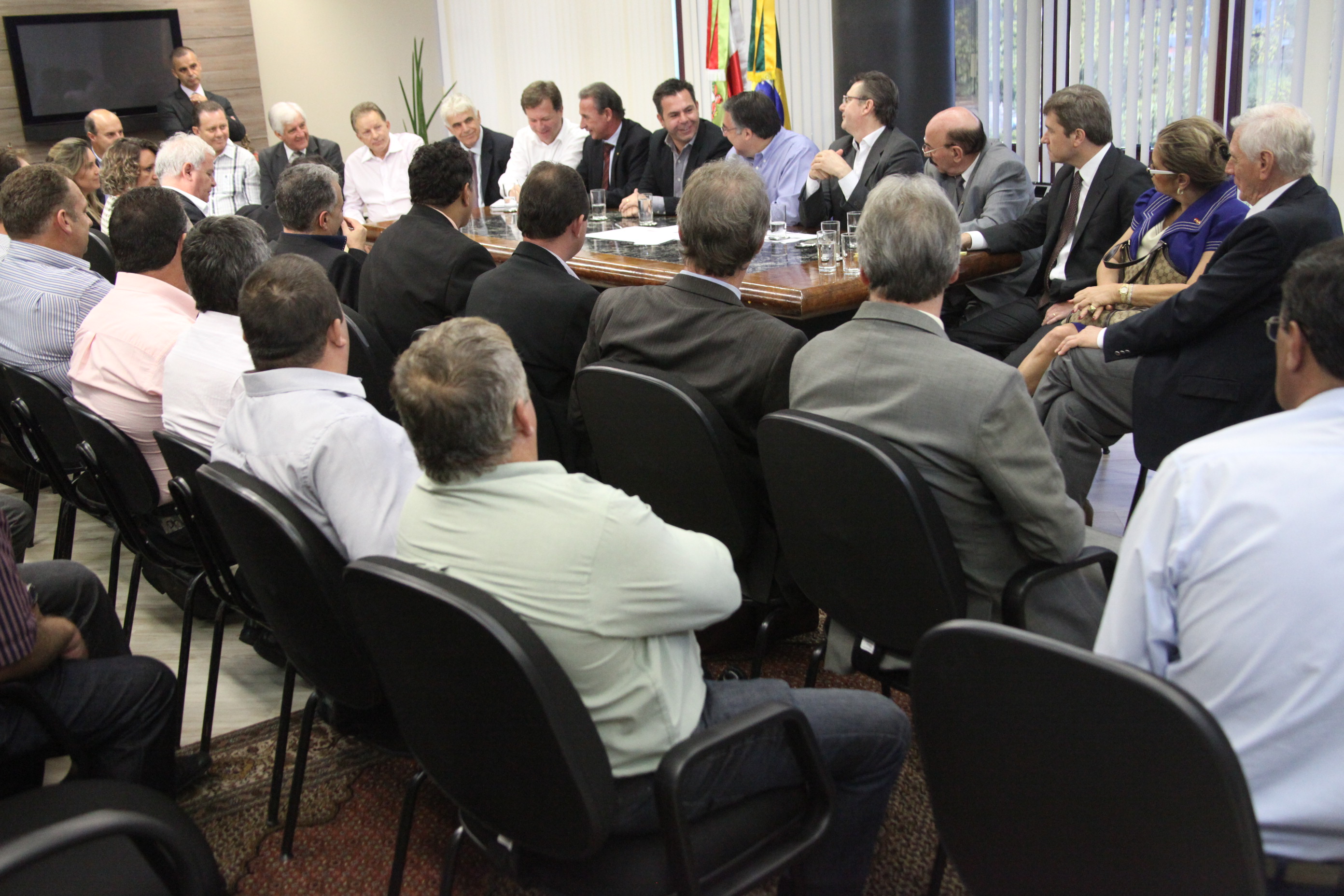 Reunião com o Governador no Centro Administrativo, sobre os problemas enfrentados pela fundação hospitalar São Donato. Foto: Fábio Queiroz